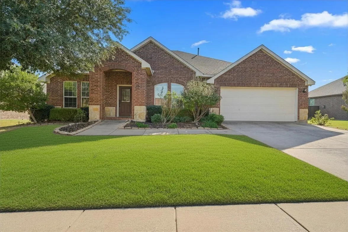 Single Family Residence For Sale in Kaufman County , 772 Glen Hollow Trail, Forney, Texas 75126, 3 Bedroom, 2 Bathroom, 2 Garage spaces, 2,800 Sqft, built in 2007, mls#21333407, Real Estate Agent in Forney, Homes For Sale in Kaufman county, Homes For Sale in Forney, Realtor in Forney Texas, Real Estate Brokerage Independent Realty Texas, Luminita Cordes Realtor