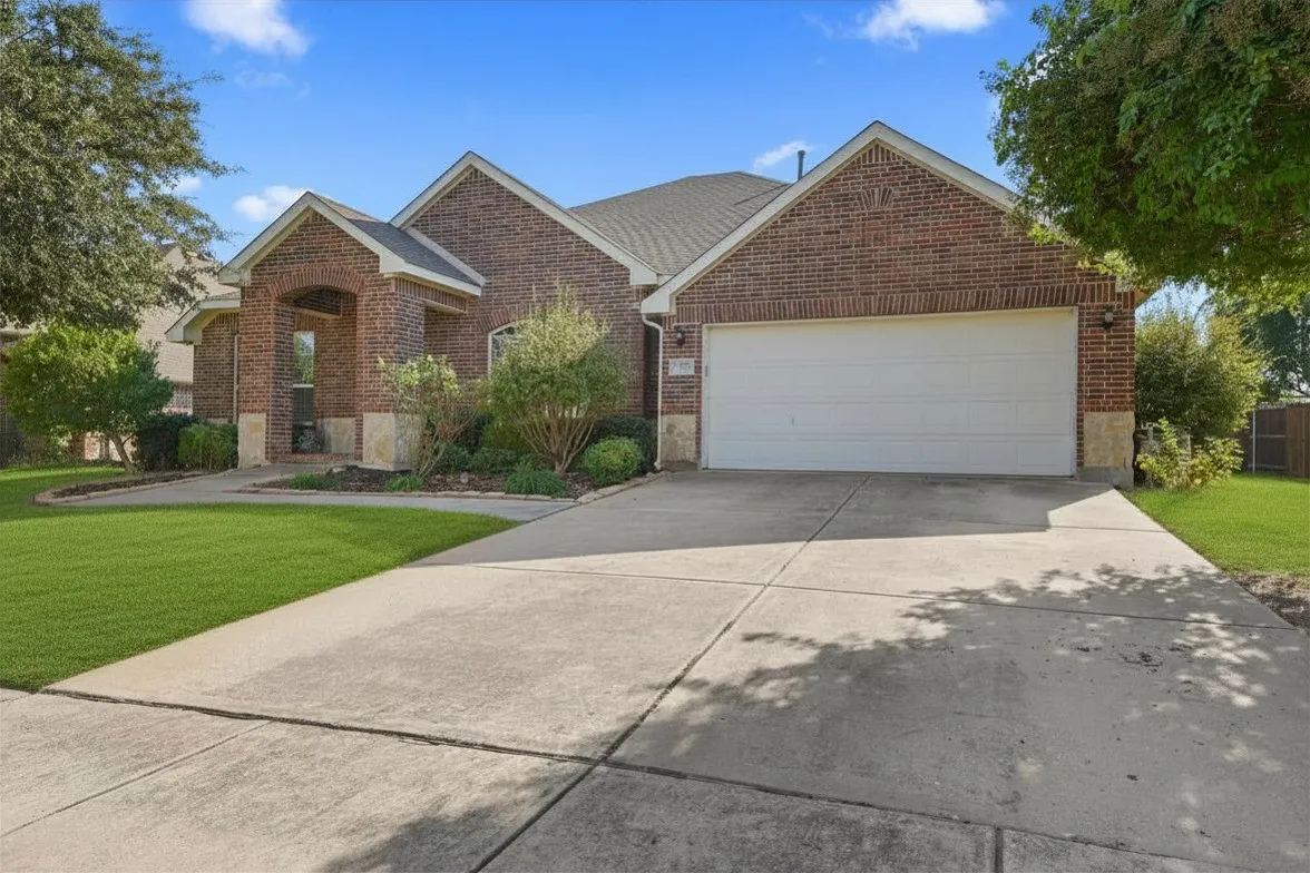 Single Family Residence For Sale in Kaufman County , 772 Glen Hollow Trail, Forney, Texas 75126, 3 Bedroom, 2 Bathroom, 2 Garage spaces, 2,800 Sqft, built in 2007, mls#21333407, Real Estate Agent in Forney, Homes For Sale in Kaufman county, Homes For Sale in Forney, Realtor in Forney Texas, Real Estate Brokerage Independent Realty Texas, Luminita Cordes Realtor