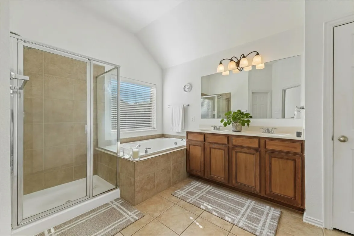 Single Family Residence For Sale in Kaufman County , 772 Glen Hollow Trail, Forney, Texas 75126, 3 Bedroom, 2 Bathroom, 2 Garage spaces, 2,800 Sqft, built in 2007, mls#21333407, Real Estate Agent in Forney, Homes For Sale in Kaufman county, Homes For Sale in Forney, Realtor in Forney Texas, Real Estate Brokerage Independent Realty Texas, Luminita Cordes Realtor