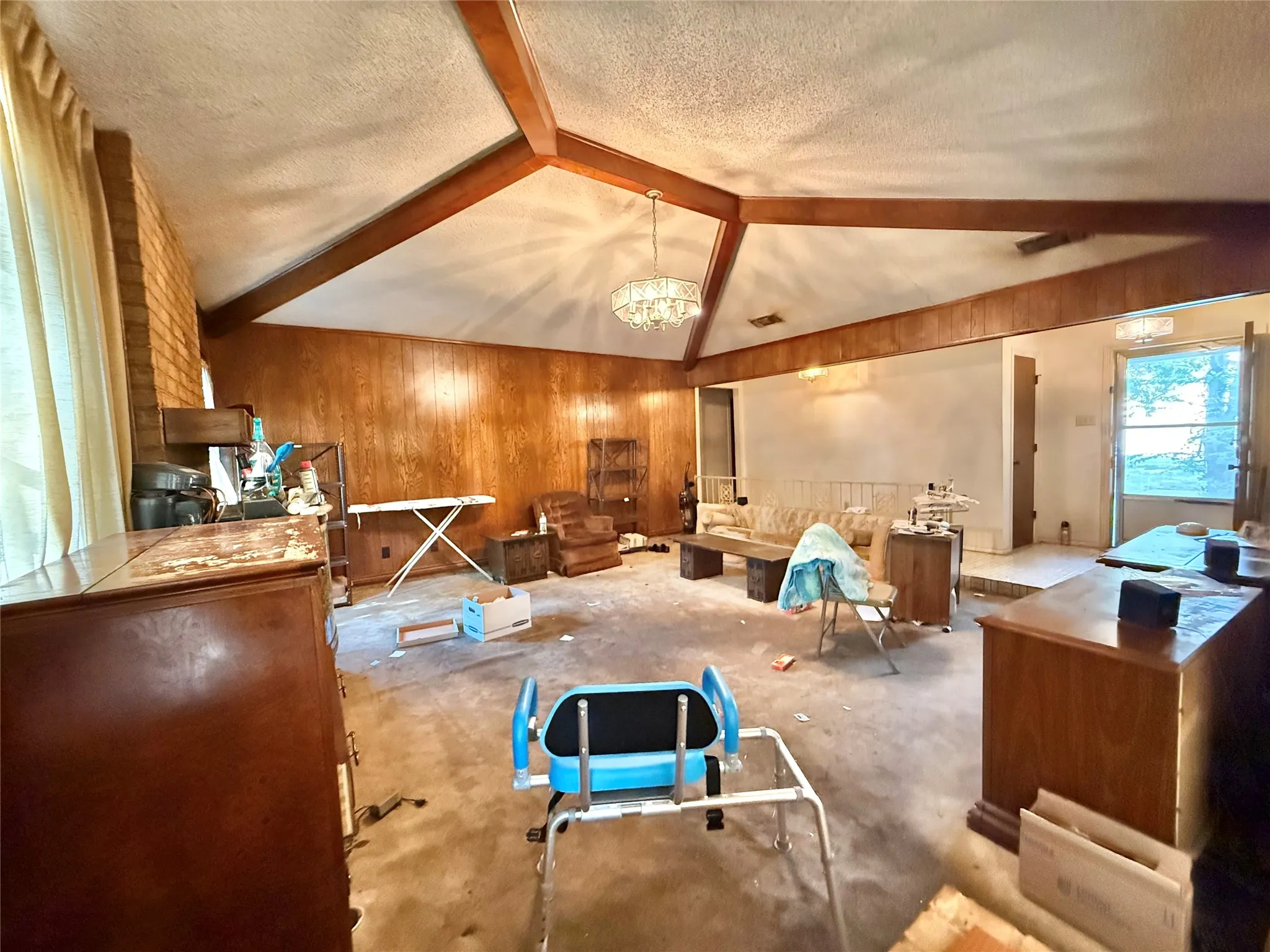 Single Family Residence For Sale in Tarrant County , 3409 Pecan Circle, Bedford, Texas 76021, 4 Bedroom, 2 Bathroom, 2 Garage spaces, 1,816 Sqft, built in 1977, Price $300,000, mls#21333820, Real Estate Agent in Bedford, Homes For Sale in Tarrant county, Homes For Sale in Bedford, Realtor in Bedford Texas, Real Estate Brokerage Independent Realty Texas, Luminita Cordes Realtor