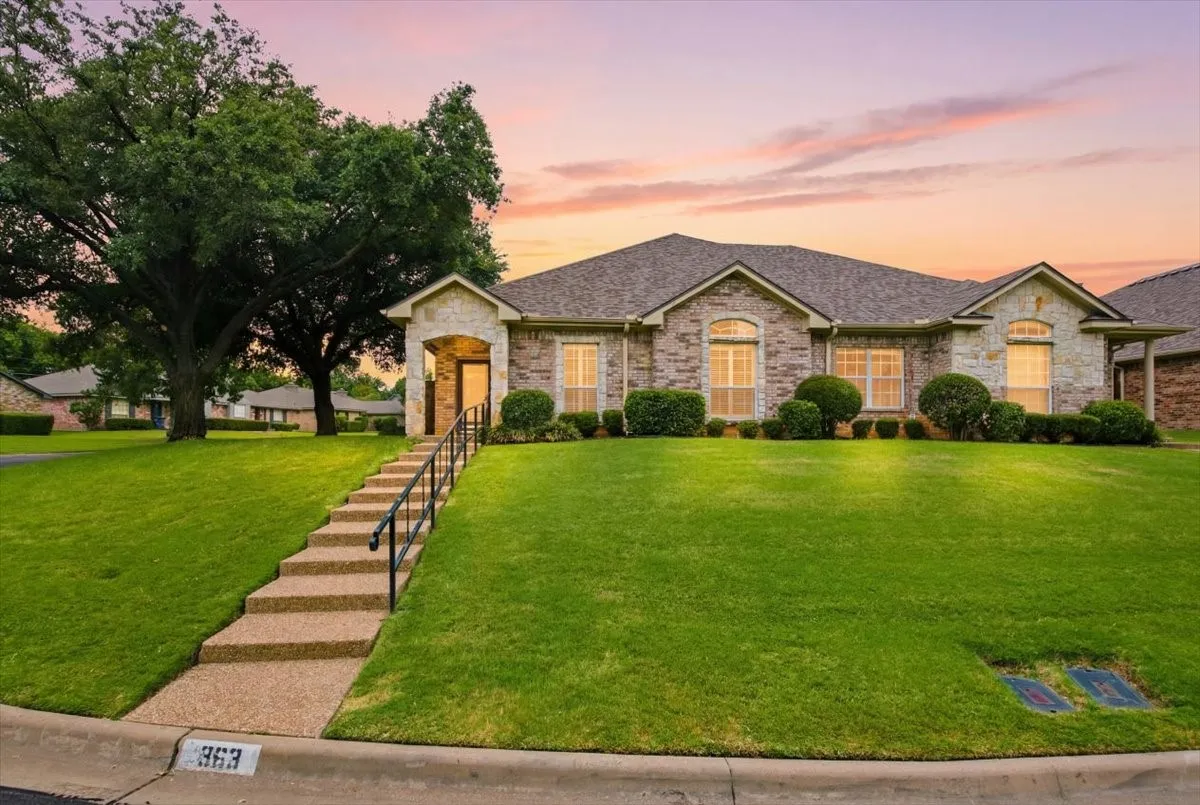 Townhouse For Sale in Mc Lennan County , 363 Old Mill Creek Drive, Woodway, Texas 76712, 3 Bedroom, 2 Bathroom, 2 Garage spaces, 1,447 Sqft, built in 2003, mls#21331128, Real Estate Agent in Woodway, Homes For Sale in Mc Lennan county, Homes For Sale in Woodway, Realtor in Woodway Texas, Real Estate Brokerage Independent Realty Texas, Luminita Cordes Realtor