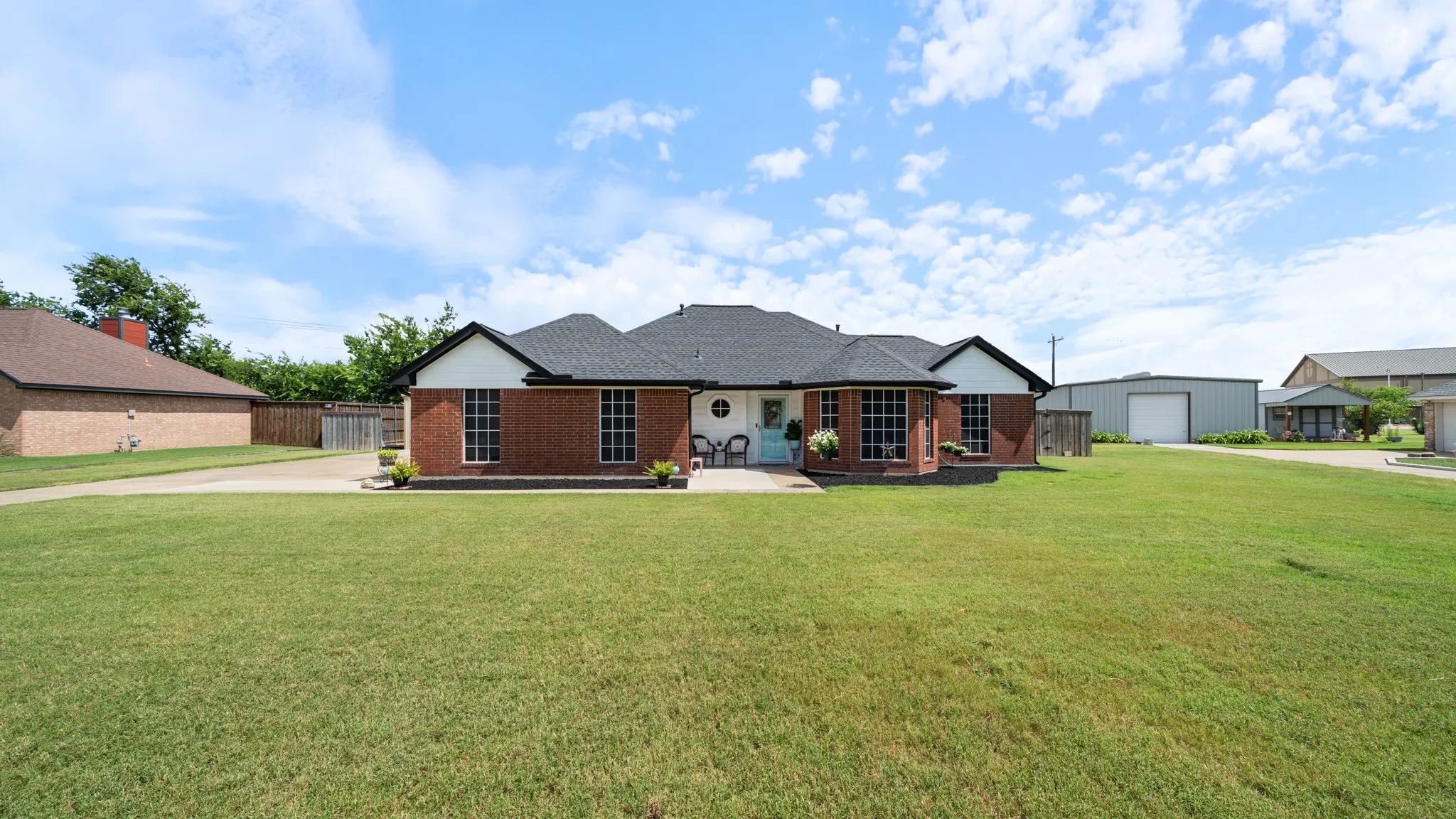 Single Family Residence For Sale in Kaufman County , 208 Country View Lane, Crandall, Texas 75114, 3 Bedroom, 2 Bathroom, Garage spaces, 1,723 Sqft, built in 1993, mls#21319186, Real Estate Agent in Crandall, Homes For Sale in Kaufman county, Homes For Sale in Crandall, Realtor in Crandall Texas, Real Estate Brokerage Independent Realty Texas, Luminita Cordes Realtor