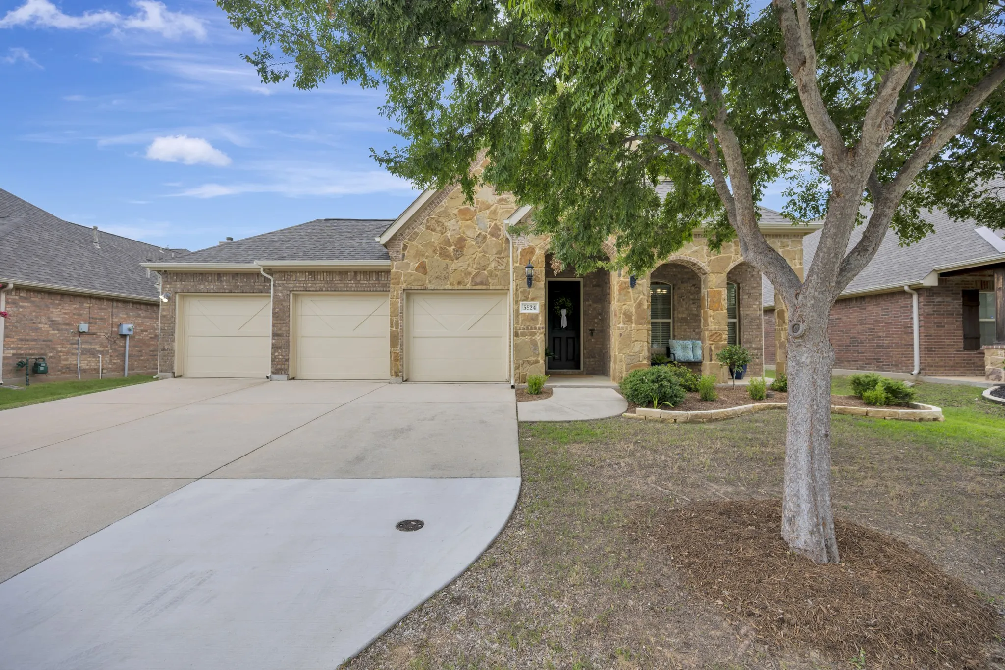 Single Family Residence For Sale in Collin County , 5524 Ivyridge Lane, Mc Kinney, Texas 75071, 3 Bedroom, 2 Bathroom, 3 Garage spaces, 2,071 Sqft, built in 2014, mls#21323735, Real Estate Agent in Mc Kinney, Homes For Sale in Collin county, Homes For Sale in Mc Kinney, Realtor in Mc Kinney Texas, Real Estate Brokerage Independent Realty Texas, Luminita Cordes Realtor