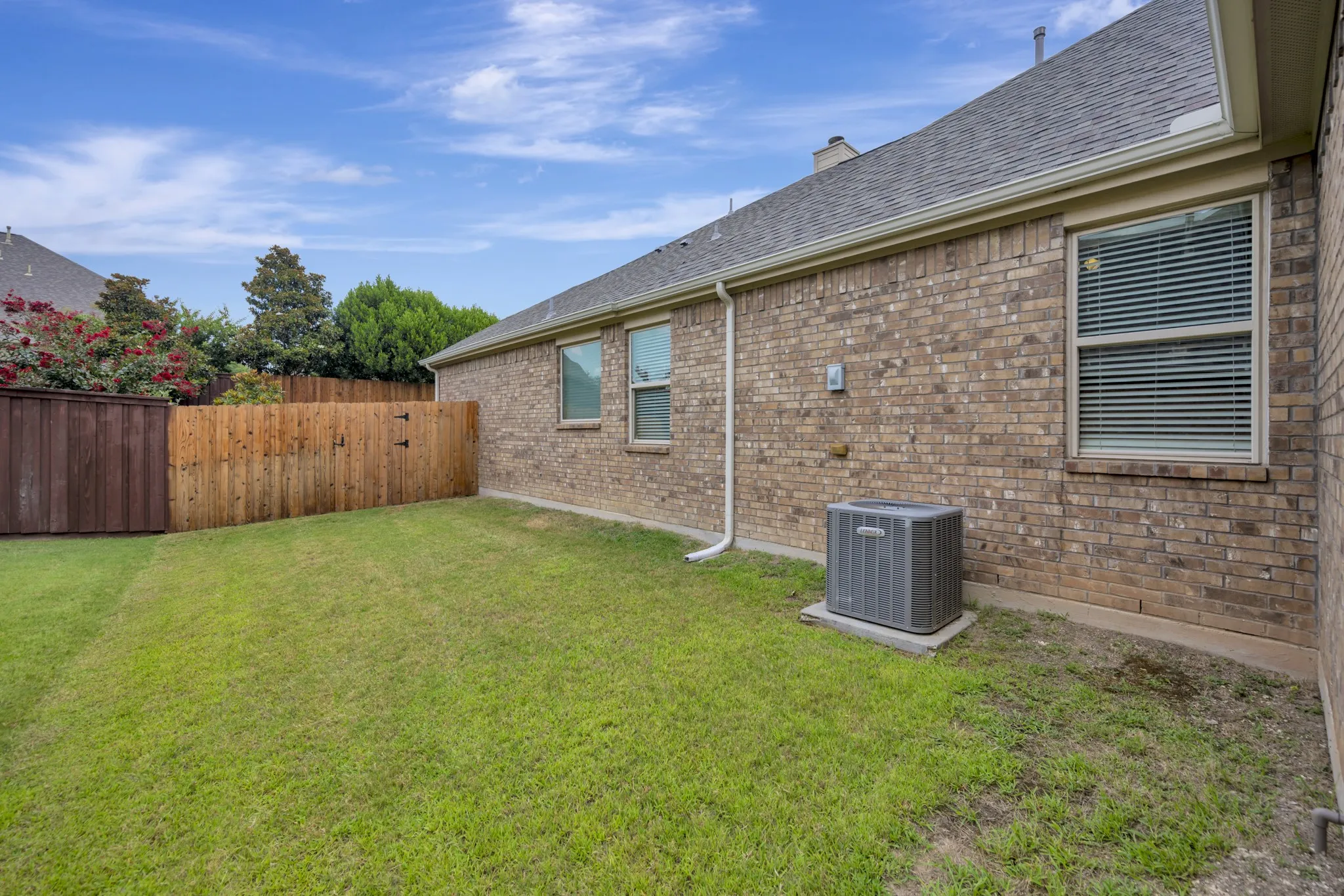 Single Family Residence For Sale in Collin County , 5524 Ivyridge Lane, Mc Kinney, Texas 75071, 3 Bedroom, 2 Bathroom, 3 Garage spaces, 2,071 Sqft, built in 2014, mls#21323735, Real Estate Agent in Mc Kinney, Homes For Sale in Collin county, Homes For Sale in Mc Kinney, Realtor in Mc Kinney Texas, Real Estate Brokerage Independent Realty Texas, Luminita Cordes Realtor