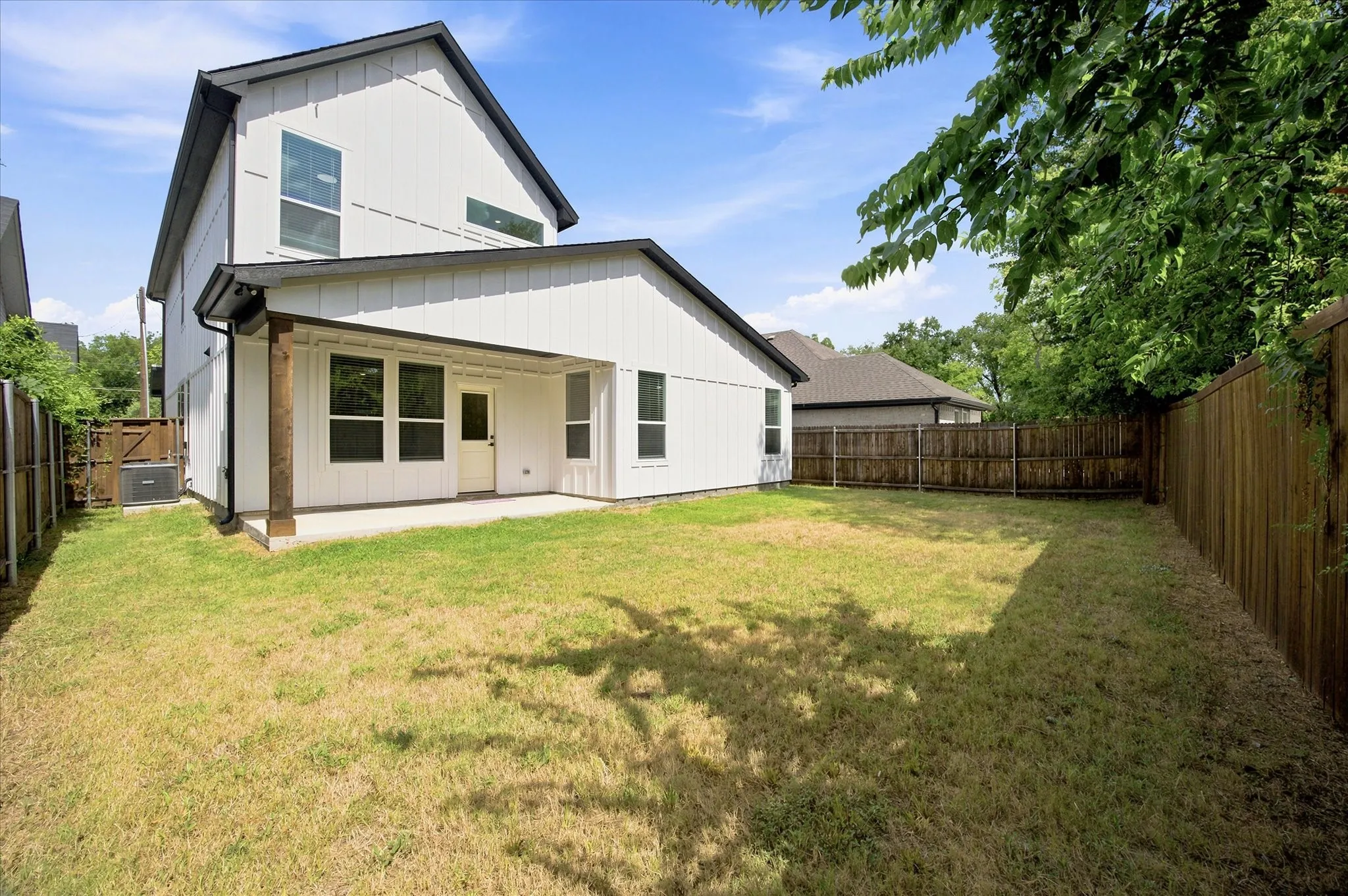 Single Family Residence For Sale in Kaufman County , 503 Bradshaw Street, Terrell, Texas 75160, 5 Bedroom, 4 Bathroom, 2 Garage spaces, 2,678 Sqft, built in 2023, mls#21333831, Real Estate Agent in Terrell, Homes For Sale in Kaufman county, Homes For Sale in Terrell, Realtor in Terrell Texas, Real Estate Brokerage Independent Realty Texas, Luminita Cordes Realtor