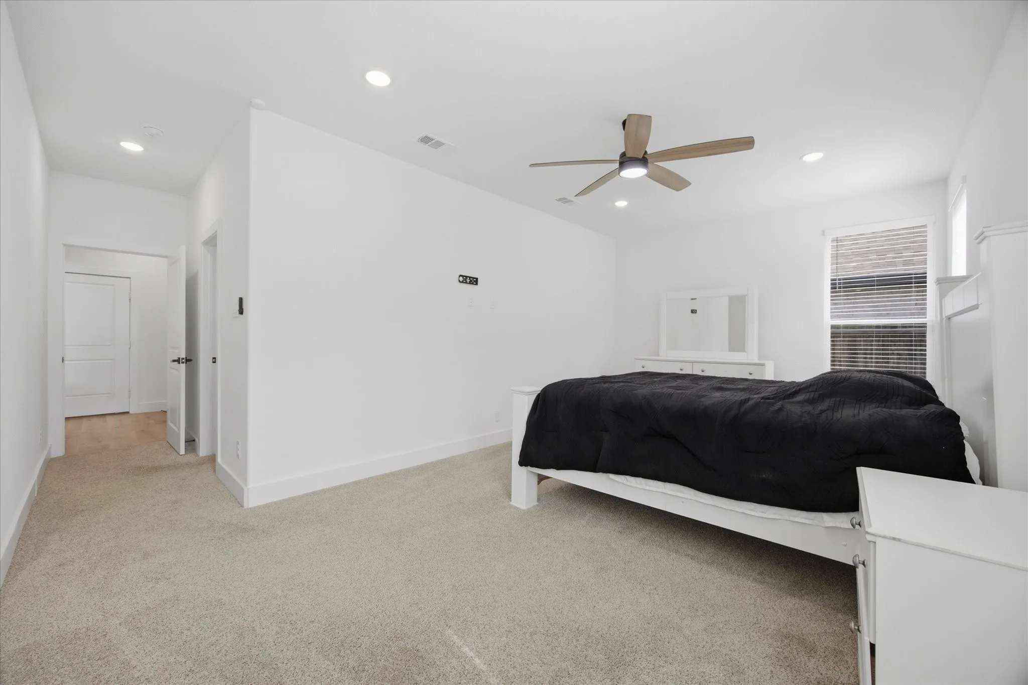Single Family Residence For Sale in Kaufman County , 503 Bradshaw Street, Terrell, Texas 75160, 5 Bedroom, 4 Bathroom, 2 Garage spaces, 2,678 Sqft, built in 2023, mls#21333831, Real Estate Agent in Terrell, Homes For Sale in Kaufman county, Homes For Sale in Terrell, Realtor in Terrell Texas, Real Estate Brokerage Independent Realty Texas, Luminita Cordes Realtor