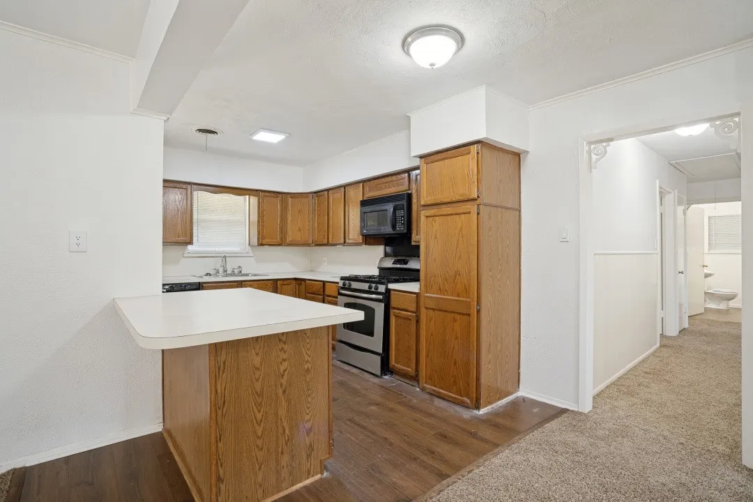 Single Family Residence For Rent in Denton County , 3110 Heather Lane, Denton, Texas 76209, 4 Bedroom, 2 Bathroom, Garage spaces, 1,389 Sqft, built in 1970, mls#21331934, Real Estate Agent in Denton, Homes For Rent in Denton county, Homes For Rent in Denton, Realtor in Denton Texas, Real Estate Brokerage Independent Realty Texas, Luminita Cordes Realtor
