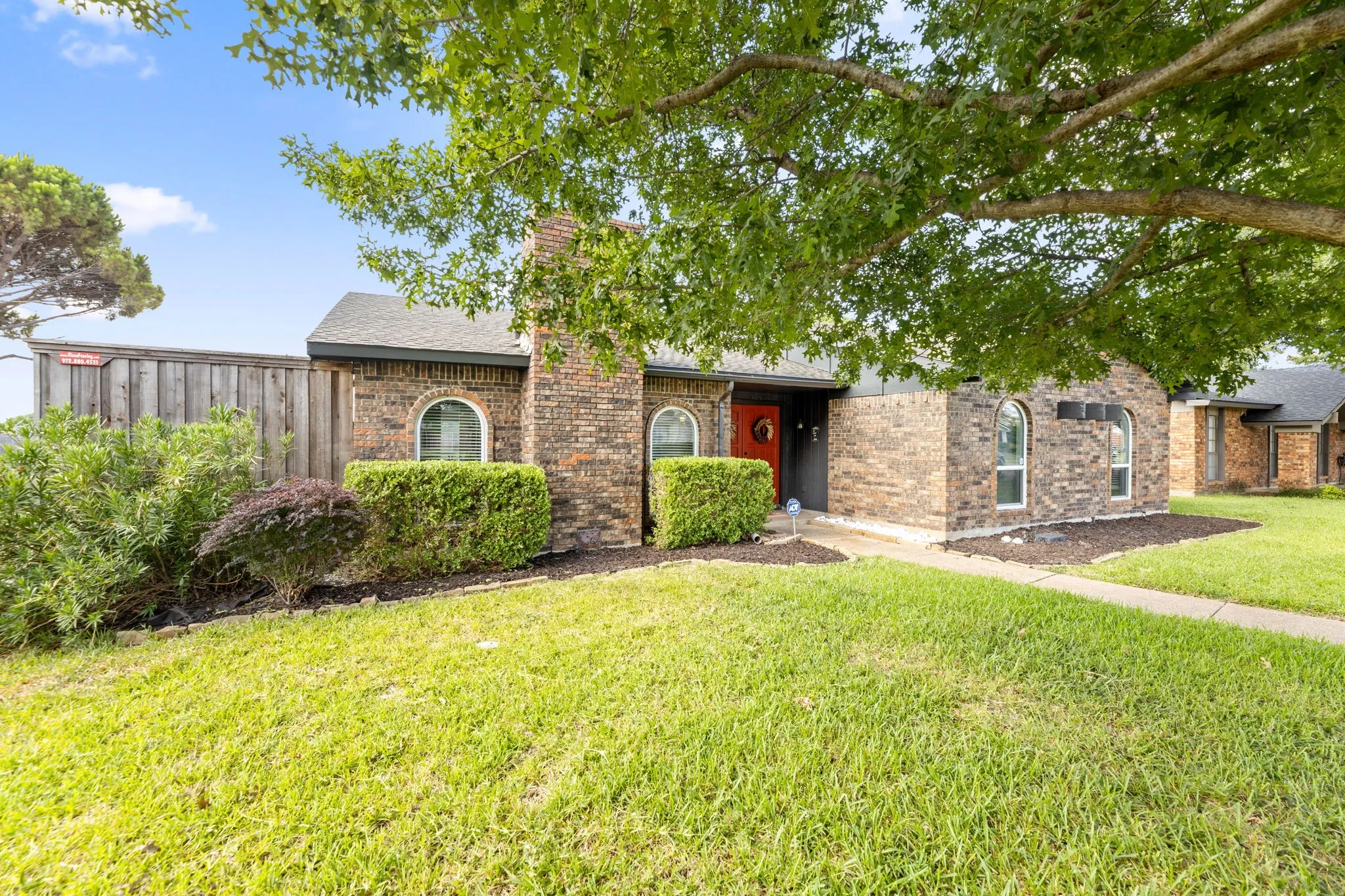Single Family Residence For Sale in Dallas County , 2902 High Plateau Drive, Garland, Texas 75044, 3 Bedroom, 2 Bathroom, 2 Garage spaces, 1,877 Sqft, built in 1978, mls#21332142, Real Estate Agent in Garland, Homes For Sale in Dallas county, Homes For Sale in Garland, Realtor in Garland Texas, Real Estate Brokerage Independent Realty Texas, Luminita Cordes Realtor