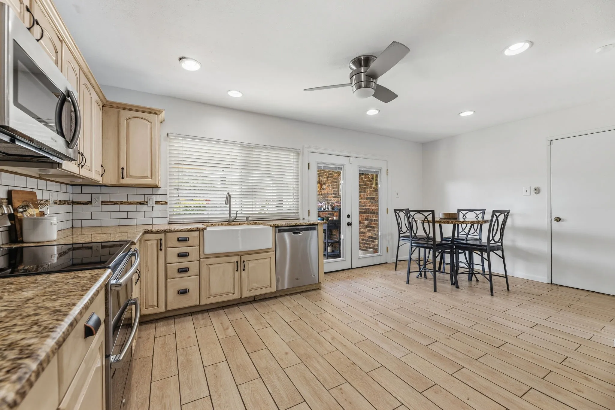 Single Family Residence For Sale in Dallas County , 2902 High Plateau Drive, Garland, Texas 75044, 3 Bedroom, 2 Bathroom, 2 Garage spaces, 1,877 Sqft, built in 1978, mls#21332142, Real Estate Agent in Garland, Homes For Sale in Dallas county, Homes For Sale in Garland, Realtor in Garland Texas, Real Estate Brokerage Independent Realty Texas, Luminita Cordes Realtor