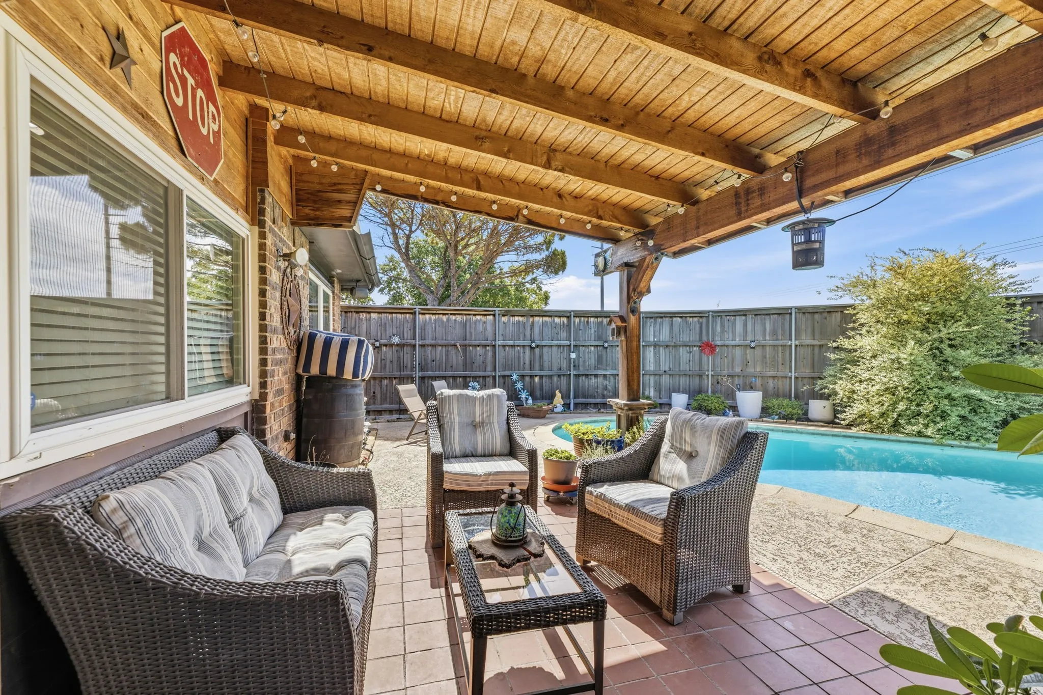 Single Family Residence For Sale in Dallas County , 2902 High Plateau Drive, Garland, Texas 75044, 3 Bedroom, 2 Bathroom, 2 Garage spaces, 1,877 Sqft, built in 1978, mls#21332142, Real Estate Agent in Garland, Homes For Sale in Dallas county, Homes For Sale in Garland, Realtor in Garland Texas, Real Estate Brokerage Independent Realty Texas, Luminita Cordes Realtor