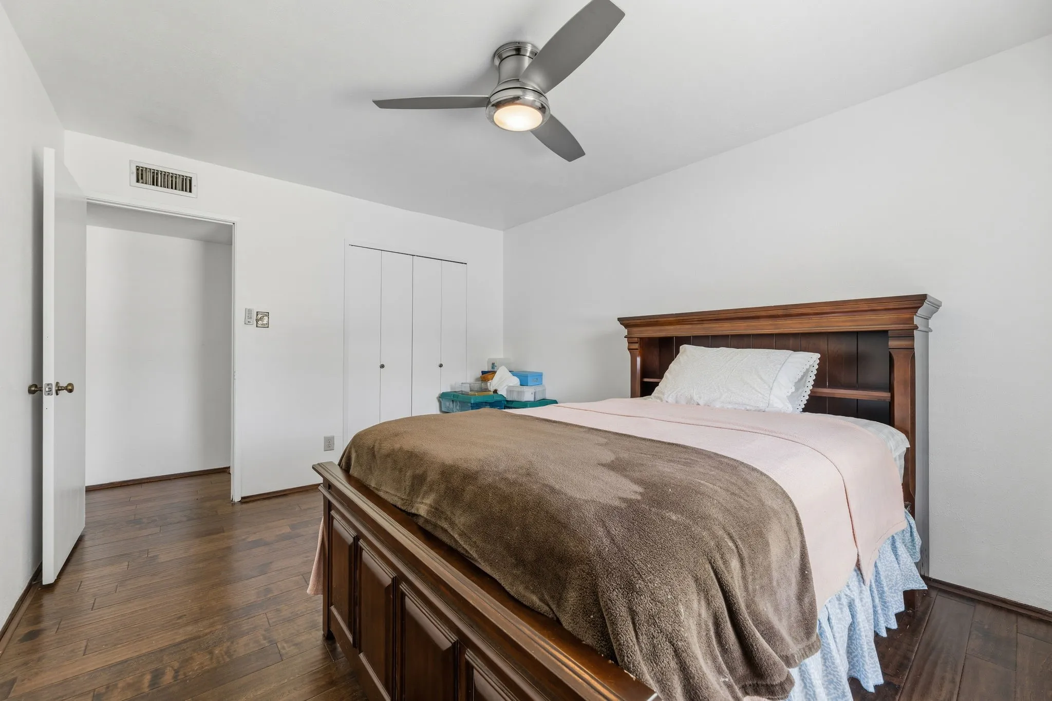 Single Family Residence For Sale in Dallas County , 2902 High Plateau Drive, Garland, Texas 75044, 3 Bedroom, 2 Bathroom, 2 Garage spaces, 1,877 Sqft, built in 1978, mls#21332142, Real Estate Agent in Garland, Homes For Sale in Dallas county, Homes For Sale in Garland, Realtor in Garland Texas, Real Estate Brokerage Independent Realty Texas, Luminita Cordes Realtor