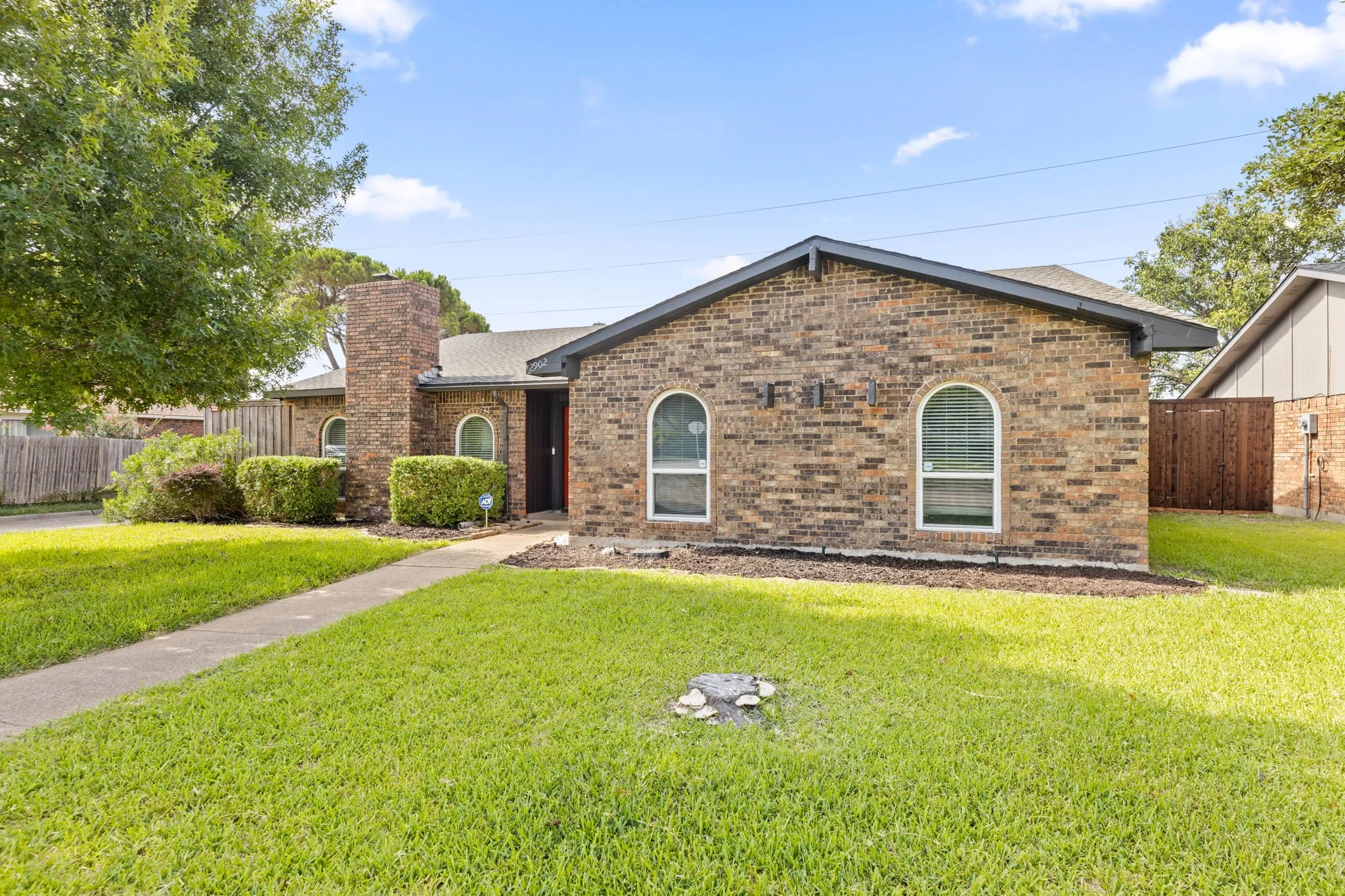 Single Family Residence For Sale in Dallas County , 2902 High Plateau Drive, Garland, Texas 75044, 3 Bedroom, 2 Bathroom, 2 Garage spaces, 1,877 Sqft, built in 1978, mls#21332142, Real Estate Agent in Garland, Homes For Sale in Dallas county, Homes For Sale in Garland, Realtor in Garland Texas, Real Estate Brokerage Independent Realty Texas, Luminita Cordes Realtor