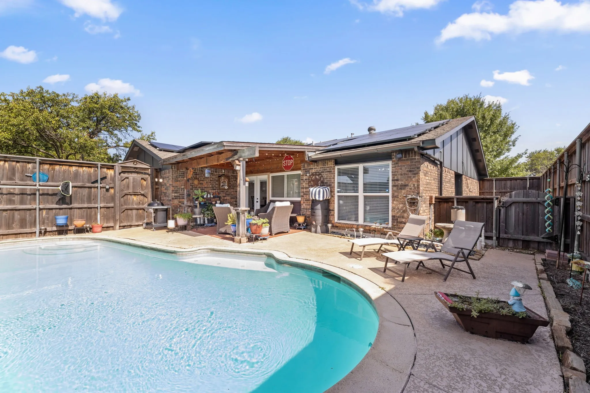 Single Family Residence For Sale in Dallas County , 2902 High Plateau Drive, Garland, Texas 75044, 3 Bedroom, 2 Bathroom, 2 Garage spaces, 1,877 Sqft, built in 1978, mls#21332142, Real Estate Agent in Garland, Homes For Sale in Dallas county, Homes For Sale in Garland, Realtor in Garland Texas, Real Estate Brokerage Independent Realty Texas, Luminita Cordes Realtor