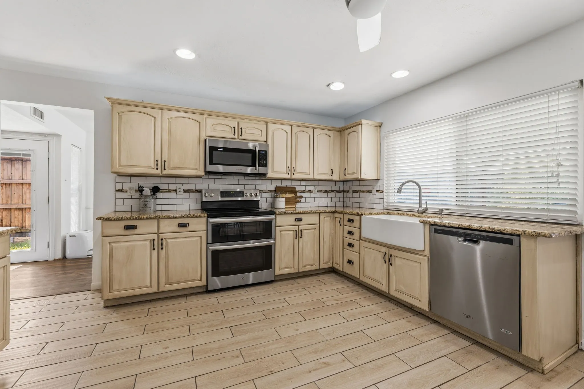 Single Family Residence For Sale in Dallas County , 2902 High Plateau Drive, Garland, Texas 75044, 3 Bedroom, 2 Bathroom, 2 Garage spaces, 1,877 Sqft, built in 1978, mls#21332142, Real Estate Agent in Garland, Homes For Sale in Dallas county, Homes For Sale in Garland, Realtor in Garland Texas, Real Estate Brokerage Independent Realty Texas, Luminita Cordes Realtor