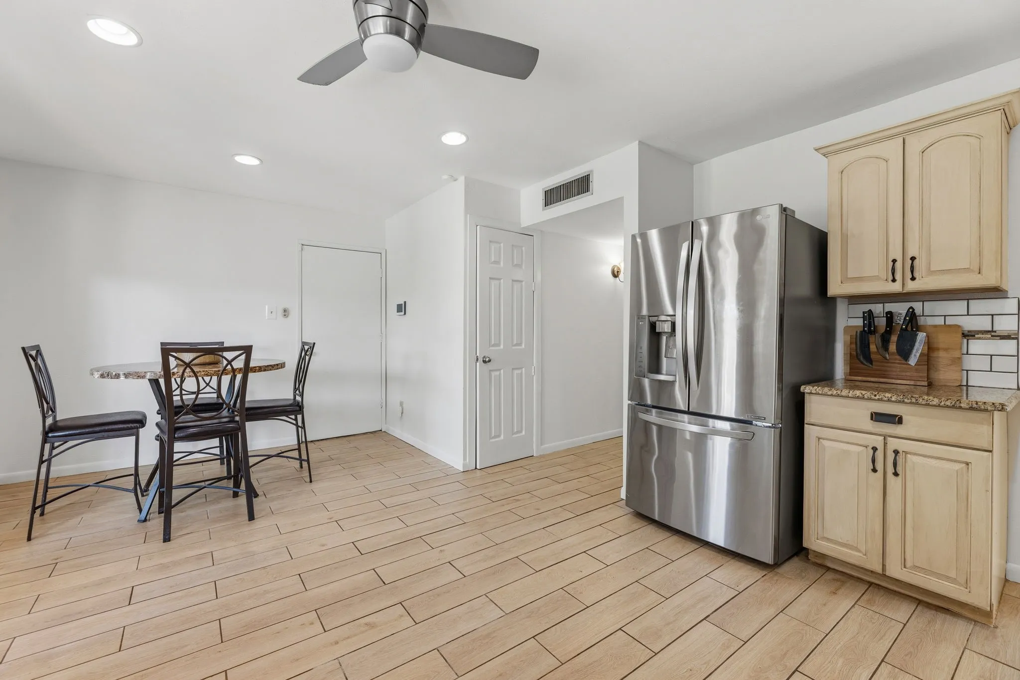 Single Family Residence For Sale in Dallas County , 2902 High Plateau Drive, Garland, Texas 75044, 3 Bedroom, 2 Bathroom, 2 Garage spaces, 1,877 Sqft, built in 1978, mls#21332142, Real Estate Agent in Garland, Homes For Sale in Dallas county, Homes For Sale in Garland, Realtor in Garland Texas, Real Estate Brokerage Independent Realty Texas, Luminita Cordes Realtor