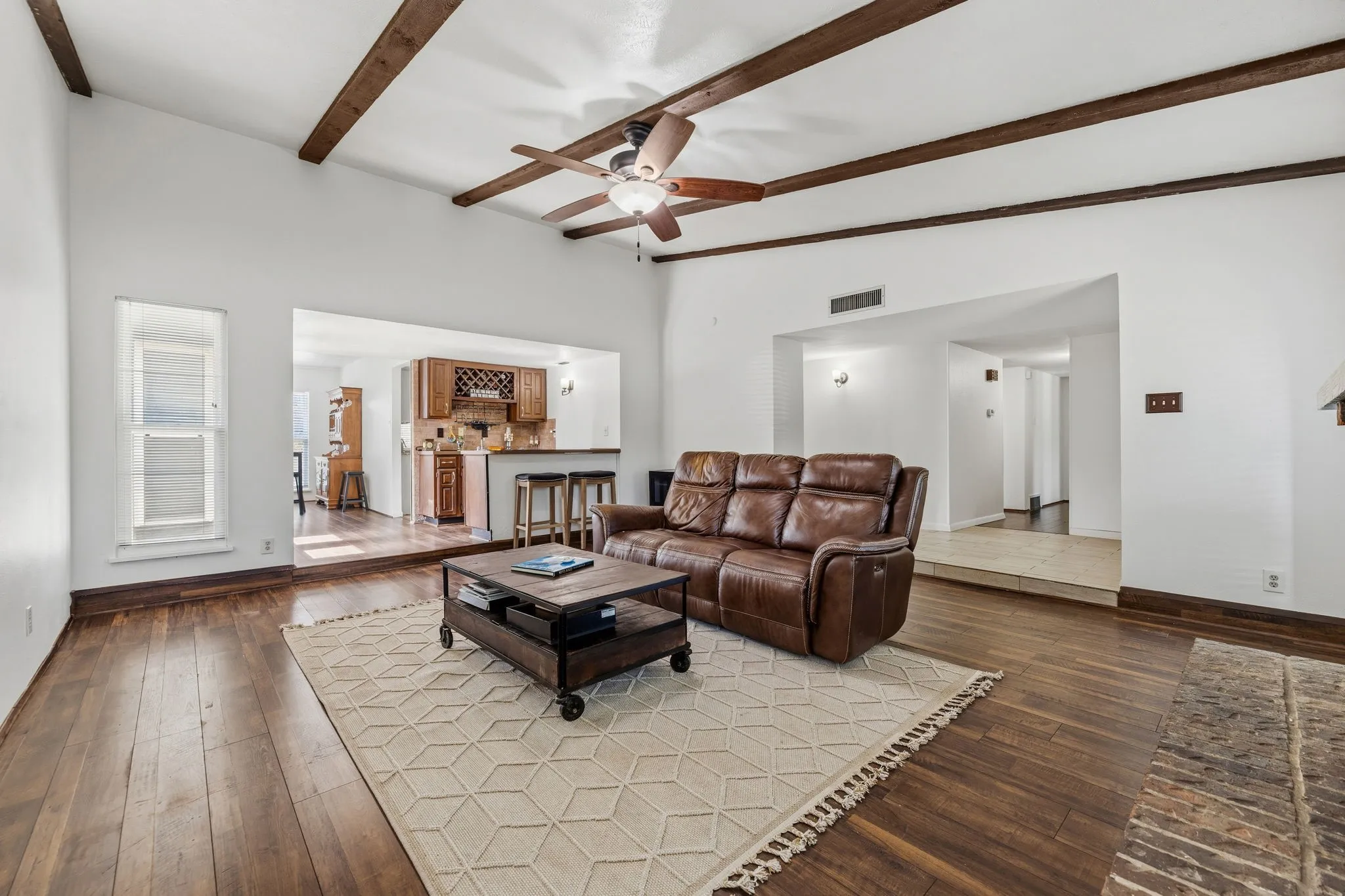 Single Family Residence For Sale in Dallas County , 2902 High Plateau Drive, Garland, Texas 75044, 3 Bedroom, 2 Bathroom, 2 Garage spaces, 1,877 Sqft, built in 1978, mls#21332142, Real Estate Agent in Garland, Homes For Sale in Dallas county, Homes For Sale in Garland, Realtor in Garland Texas, Real Estate Brokerage Independent Realty Texas, Luminita Cordes Realtor
