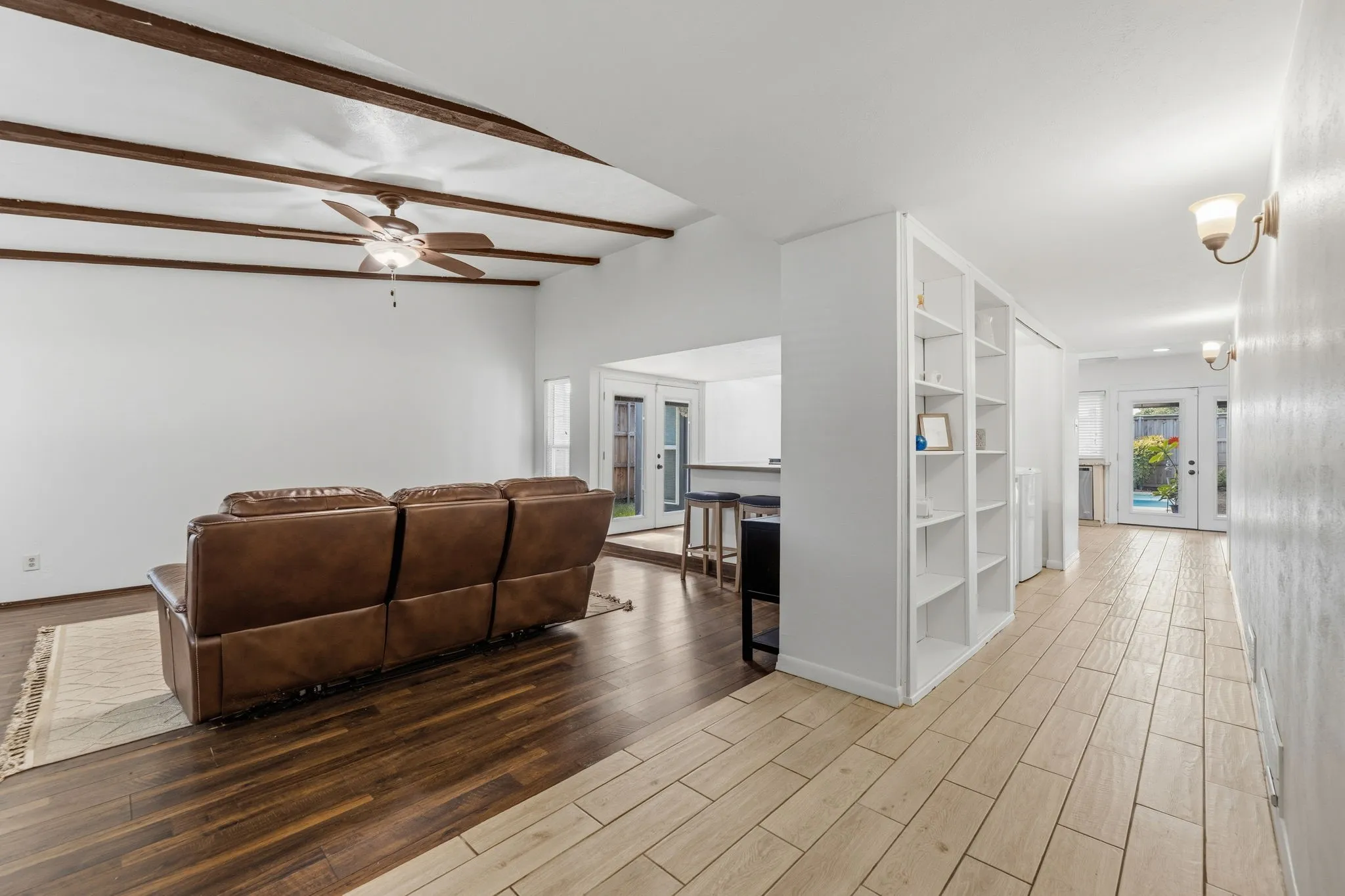 Single Family Residence For Sale in Dallas County , 2902 High Plateau Drive, Garland, Texas 75044, 3 Bedroom, 2 Bathroom, 2 Garage spaces, 1,877 Sqft, built in 1978, mls#21332142, Real Estate Agent in Garland, Homes For Sale in Dallas county, Homes For Sale in Garland, Realtor in Garland Texas, Real Estate Brokerage Independent Realty Texas, Luminita Cordes Realtor