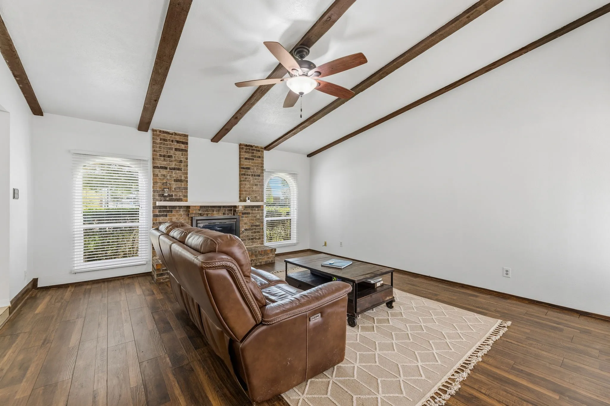 Single Family Residence For Sale in Dallas County , 2902 High Plateau Drive, Garland, Texas 75044, 3 Bedroom, 2 Bathroom, 2 Garage spaces, 1,877 Sqft, built in 1978, mls#21332142, Real Estate Agent in Garland, Homes For Sale in Dallas county, Homes For Sale in Garland, Realtor in Garland Texas, Real Estate Brokerage Independent Realty Texas, Luminita Cordes Realtor