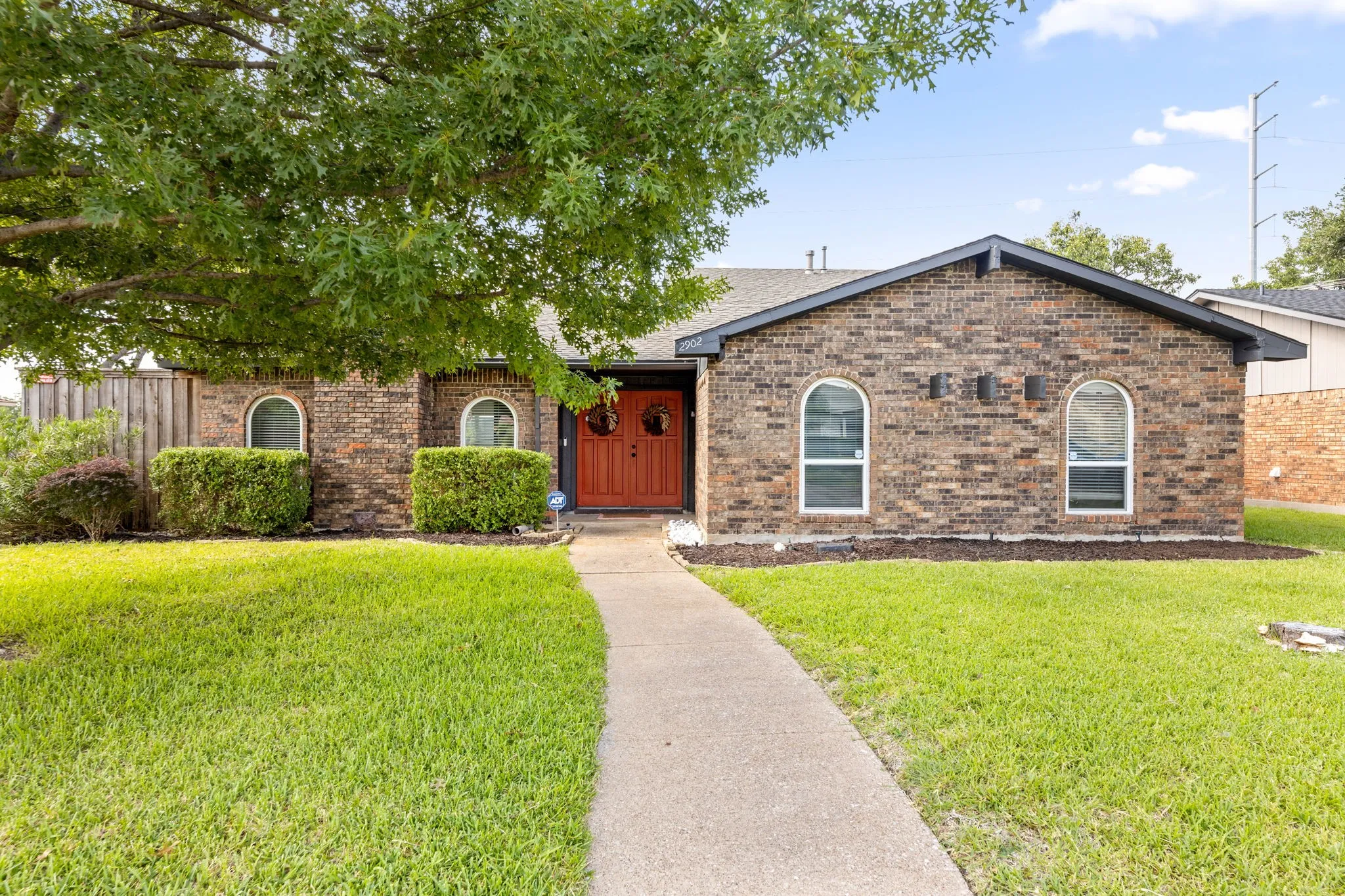 Single Family Residence For Sale in Dallas County , 2902 High Plateau Drive, Garland, Texas 75044, 3 Bedroom, 2 Bathroom, 2 Garage spaces, 1,877 Sqft, built in 1978, mls#21332142, Real Estate Agent in Garland, Homes For Sale in Dallas county, Homes For Sale in Garland, Realtor in Garland Texas, Real Estate Brokerage Independent Realty Texas, Luminita Cordes Realtor