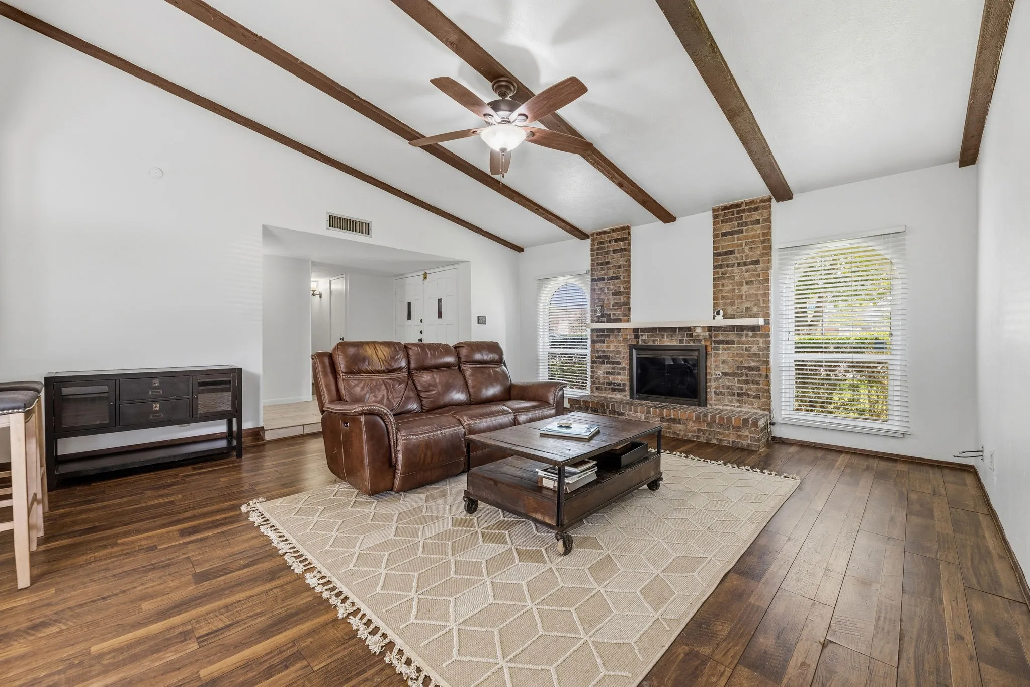 Single Family Residence For Sale in Dallas County , 2902 High Plateau Drive, Garland, Texas 75044, 3 Bedroom, 2 Bathroom, 2 Garage spaces, 1,877 Sqft, built in 1978, mls#21332142, Real Estate Agent in Garland, Homes For Sale in Dallas county, Homes For Sale in Garland, Realtor in Garland Texas, Real Estate Brokerage Independent Realty Texas, Luminita Cordes Realtor