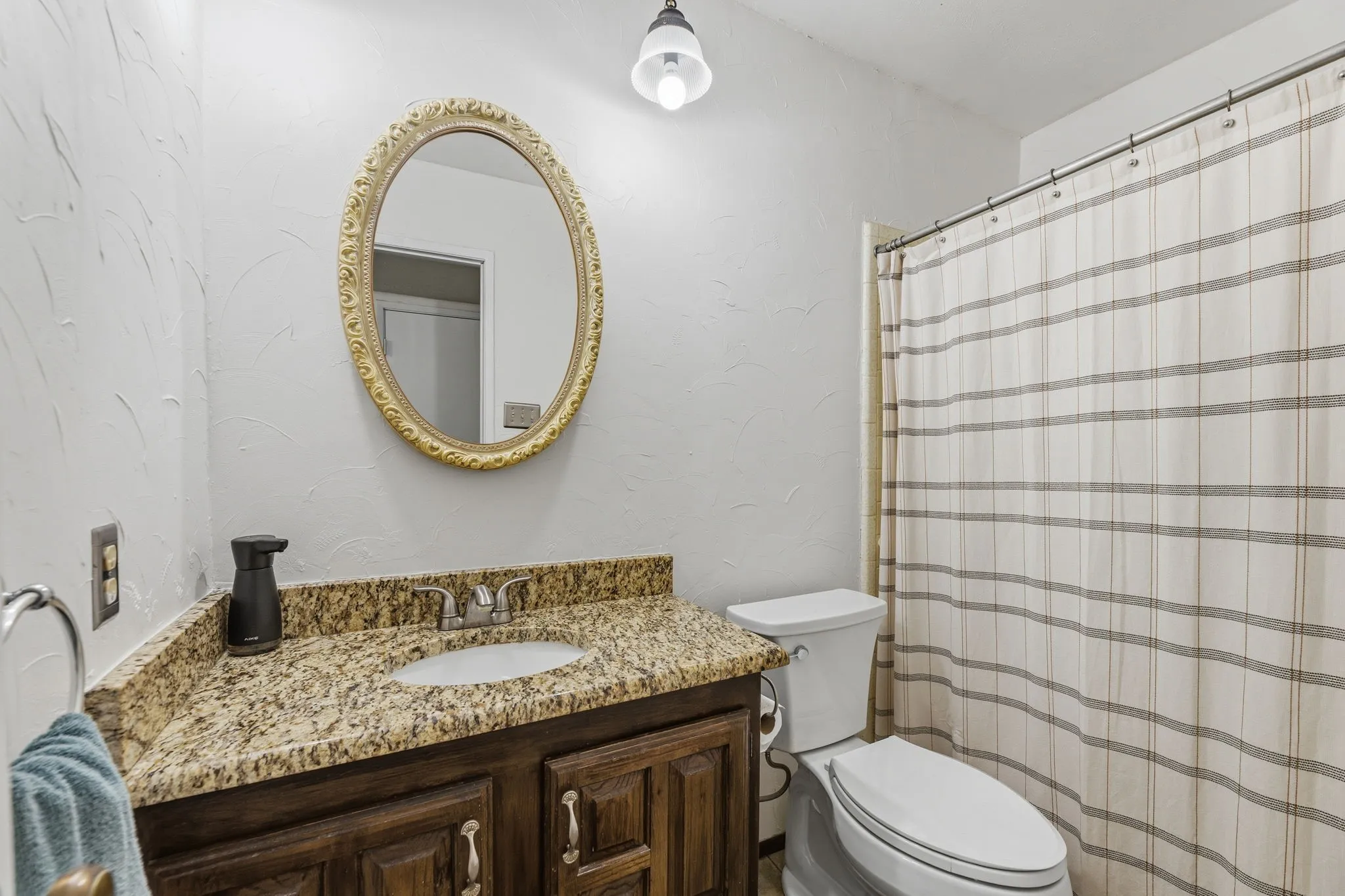 Single Family Residence For Sale in Dallas County , 2902 High Plateau Drive, Garland, Texas 75044, 3 Bedroom, 2 Bathroom, 2 Garage spaces, 1,877 Sqft, built in 1978, mls#21332142, Real Estate Agent in Garland, Homes For Sale in Dallas county, Homes For Sale in Garland, Realtor in Garland Texas, Real Estate Brokerage Independent Realty Texas, Luminita Cordes Realtor