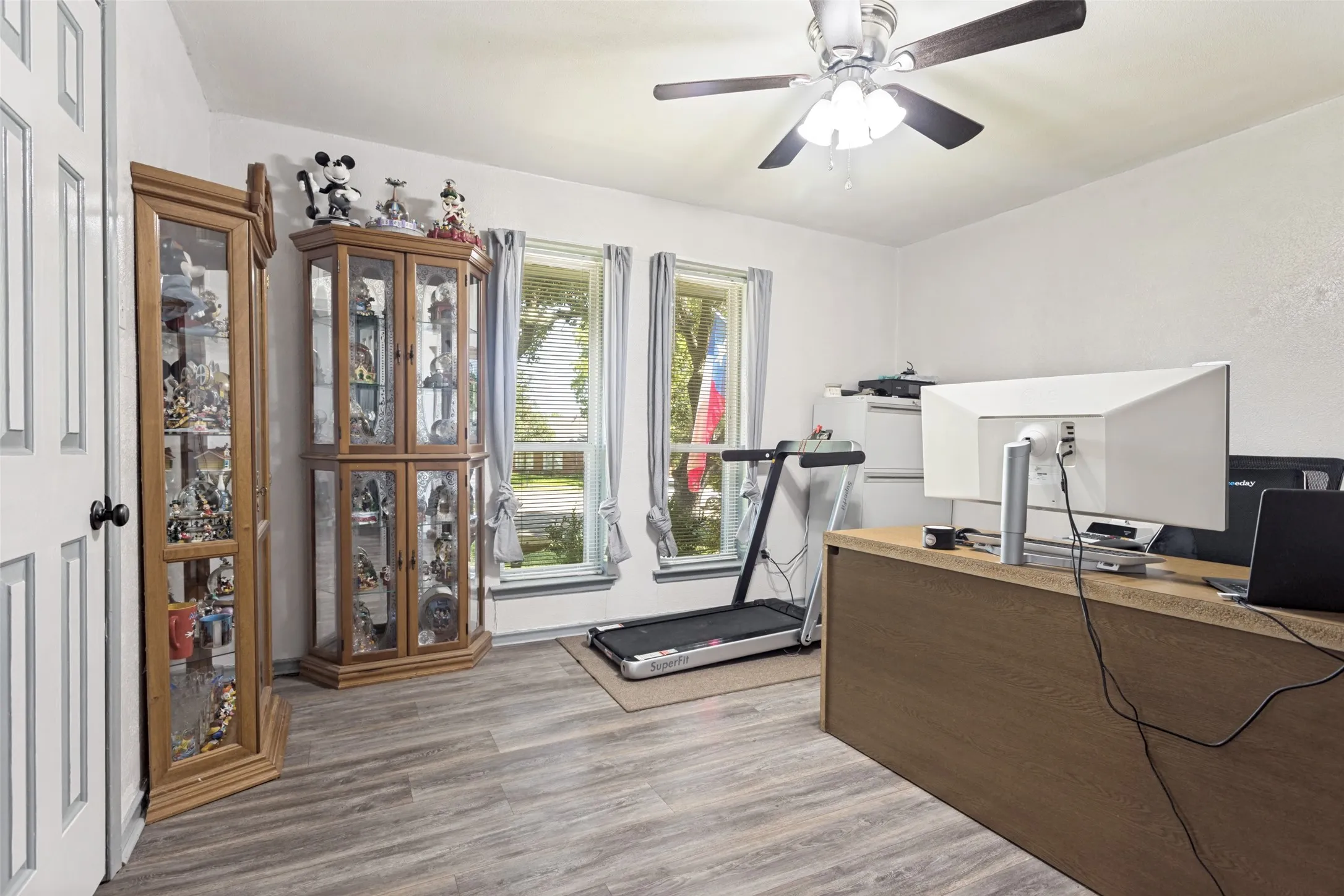 Single Family Residence For Sale in Dallas County , 3217 Colonel Circle, Garland, Texas 75043, 5 Bedroom, 3 Bathroom, 2 Garage spaces, 2,805 Sqft, built in 1972, mls#21332733, Real Estate Agent in Garland, Homes For Sale in Dallas county, Homes For Sale in Garland, Realtor in Garland Texas, Real Estate Brokerage Independent Realty Texas, Luminita Cordes Realtor