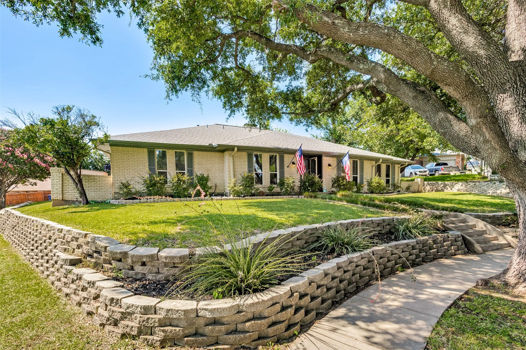 Single Family Residence For Sale in Dallas County , 3217 Colonel Circle, Garland, Texas 75043, 5 Bedroom, 3 Bathroom, 2 Garage spaces, 2,805 Sqft, built in 1972, mls#21332733, Real Estate Agent in Garland, Homes For Sale in Dallas county, Homes For Sale in Garland, Realtor in Garland Texas, Real Estate Brokerage Independent Realty Texas, Luminita Cordes Realtor