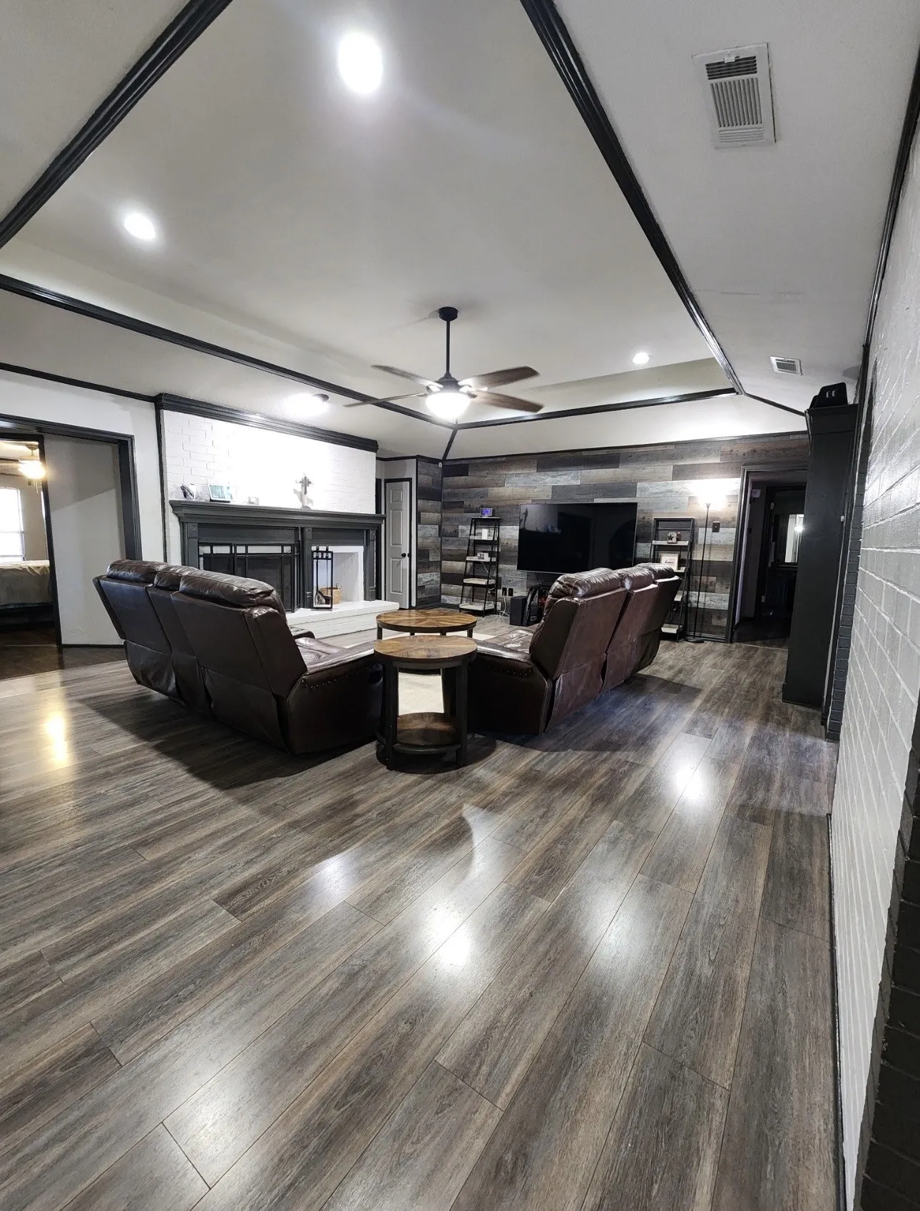 Single Family Residence For Sale in Dallas County , 3217 Colonel Circle, Garland, Texas 75043, 5 Bedroom, 3 Bathroom, 2 Garage spaces, 2,805 Sqft, built in 1972, mls#21332733, Real Estate Agent in Garland, Homes For Sale in Dallas county, Homes For Sale in Garland, Realtor in Garland Texas, Real Estate Brokerage Independent Realty Texas, Luminita Cordes Realtor