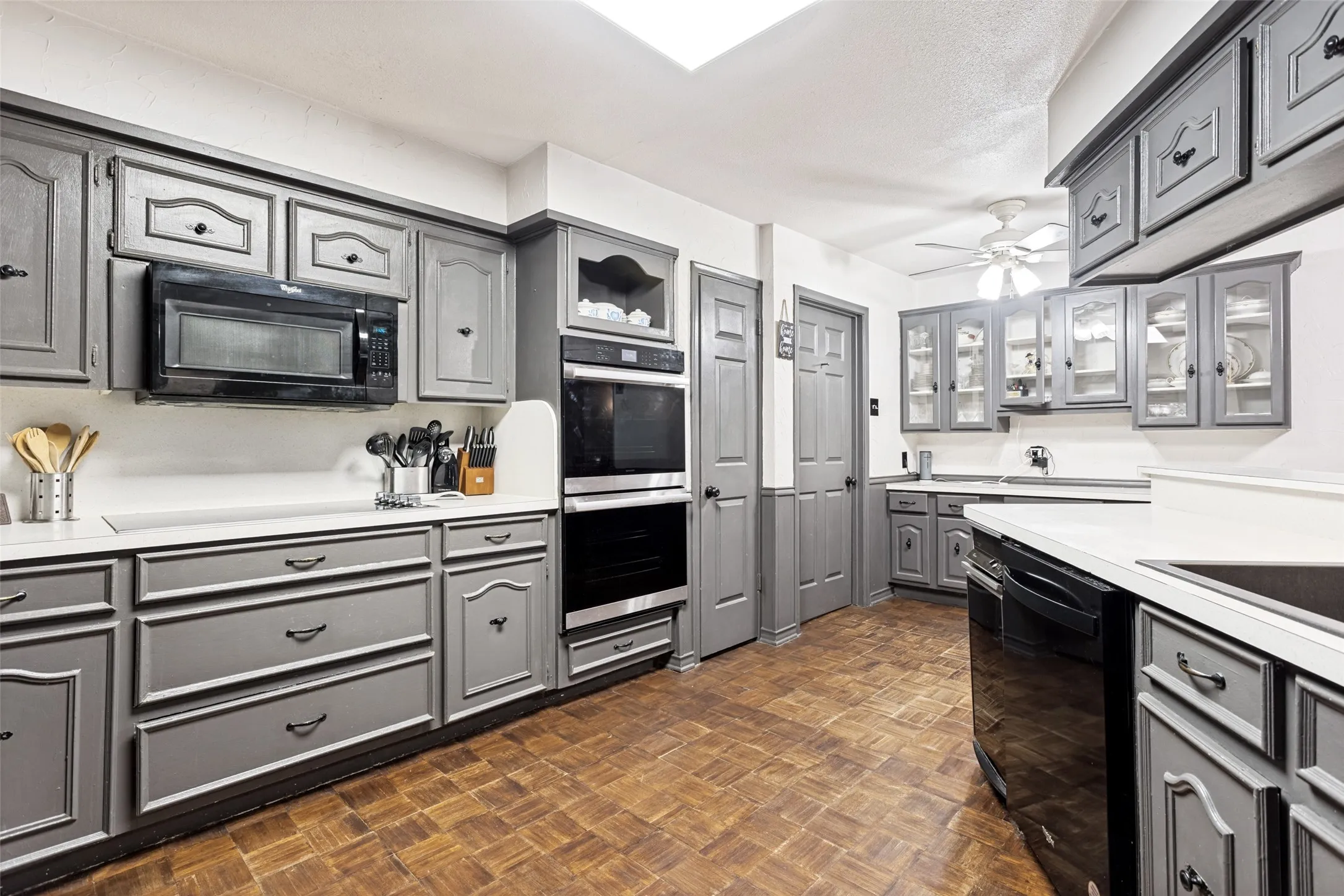 Single Family Residence For Sale in Dallas County , 3217 Colonel Circle, Garland, Texas 75043, 5 Bedroom, 3 Bathroom, 2 Garage spaces, 2,805 Sqft, built in 1972, mls#21332733, Real Estate Agent in Garland, Homes For Sale in Dallas county, Homes For Sale in Garland, Realtor in Garland Texas, Real Estate Brokerage Independent Realty Texas, Luminita Cordes Realtor