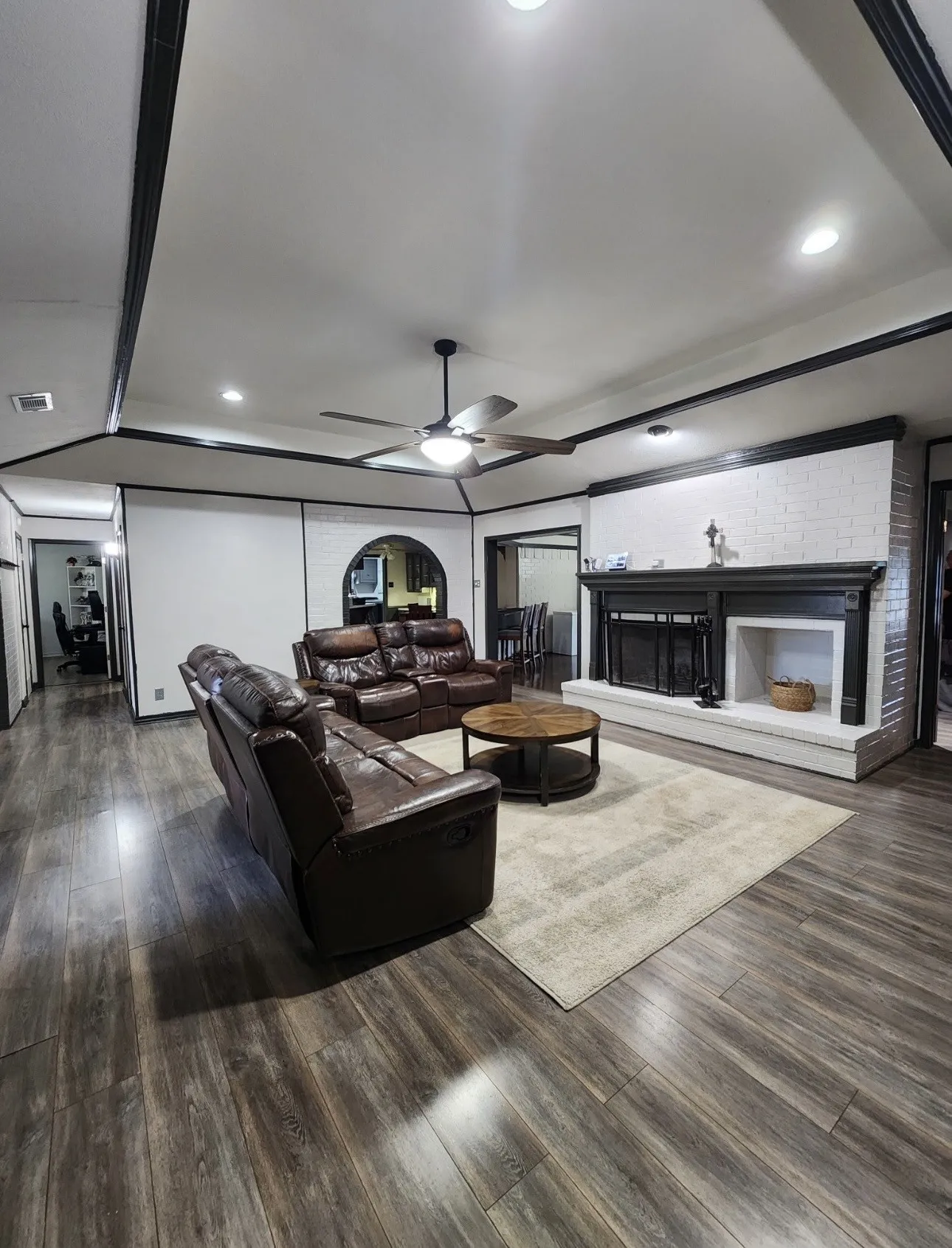 Single Family Residence For Sale in Dallas County , 3217 Colonel Circle, Garland, Texas 75043, 5 Bedroom, 3 Bathroom, 2 Garage spaces, 2,805 Sqft, built in 1972, mls#21332733, Real Estate Agent in Garland, Homes For Sale in Dallas county, Homes For Sale in Garland, Realtor in Garland Texas, Real Estate Brokerage Independent Realty Texas, Luminita Cordes Realtor