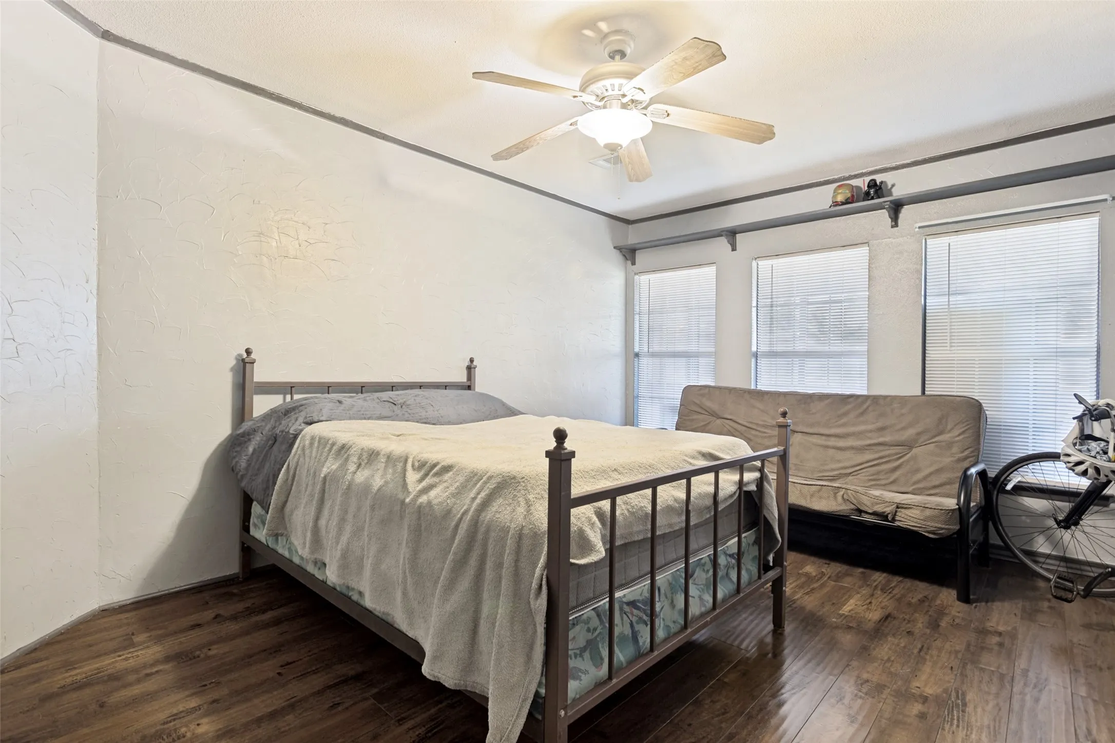Single Family Residence For Sale in Dallas County , 3217 Colonel Circle, Garland, Texas 75043, 5 Bedroom, 3 Bathroom, 2 Garage spaces, 2,805 Sqft, built in 1972, mls#21332733, Real Estate Agent in Garland, Homes For Sale in Dallas county, Homes For Sale in Garland, Realtor in Garland Texas, Real Estate Brokerage Independent Realty Texas, Luminita Cordes Realtor