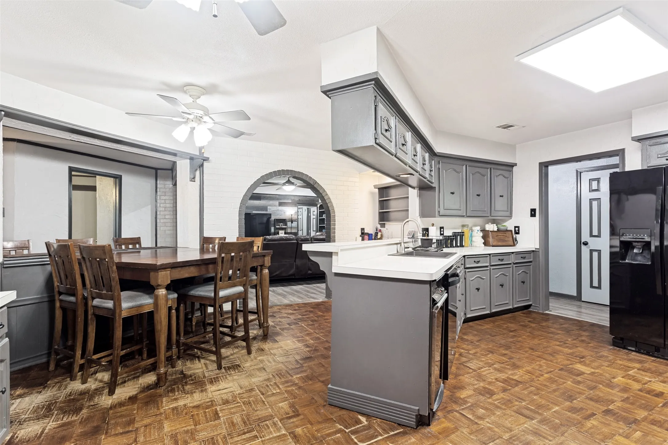 Single Family Residence For Sale in Dallas County , 3217 Colonel Circle, Garland, Texas 75043, 5 Bedroom, 3 Bathroom, 2 Garage spaces, 2,805 Sqft, built in 1972, mls#21332733, Real Estate Agent in Garland, Homes For Sale in Dallas county, Homes For Sale in Garland, Realtor in Garland Texas, Real Estate Brokerage Independent Realty Texas, Luminita Cordes Realtor