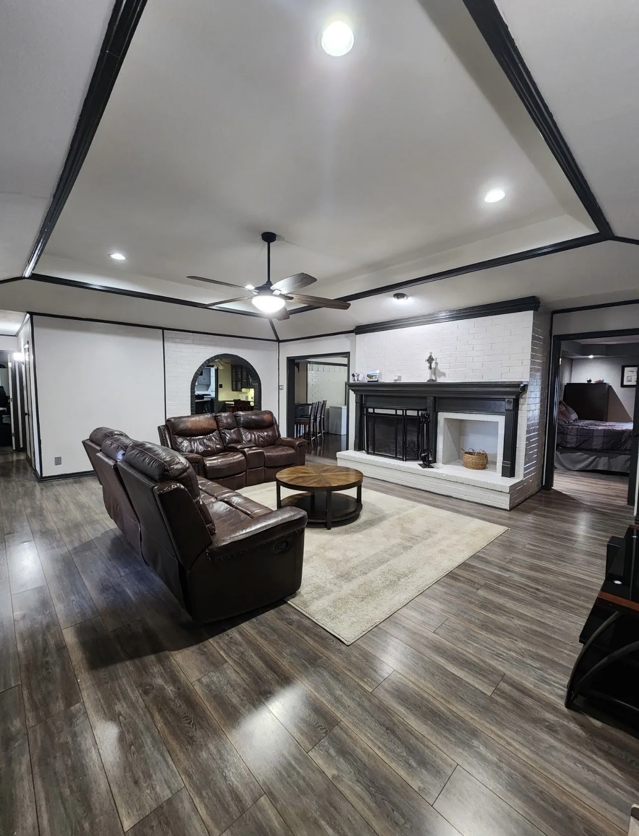 Single Family Residence For Sale in Dallas County , 3217 Colonel Circle, Garland, Texas 75043, 5 Bedroom, 3 Bathroom, 2 Garage spaces, 2,805 Sqft, built in 1972, mls#21332733, Real Estate Agent in Garland, Homes For Sale in Dallas county, Homes For Sale in Garland, Realtor in Garland Texas, Real Estate Brokerage Independent Realty Texas, Luminita Cordes Realtor