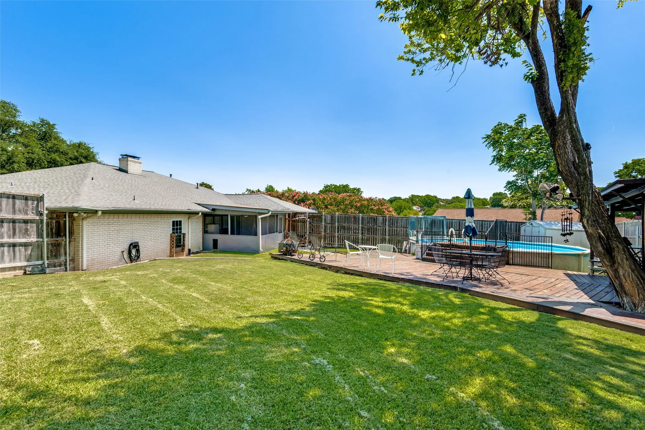 Single Family Residence For Sale in Dallas County , 3217 Colonel Circle, Garland, Texas 75043, 5 Bedroom, 3 Bathroom, 2 Garage spaces, 2,805 Sqft, built in 1972, mls#21332733, Real Estate Agent in Garland, Homes For Sale in Dallas county, Homes For Sale in Garland, Realtor in Garland Texas, Real Estate Brokerage Independent Realty Texas, Luminita Cordes Realtor