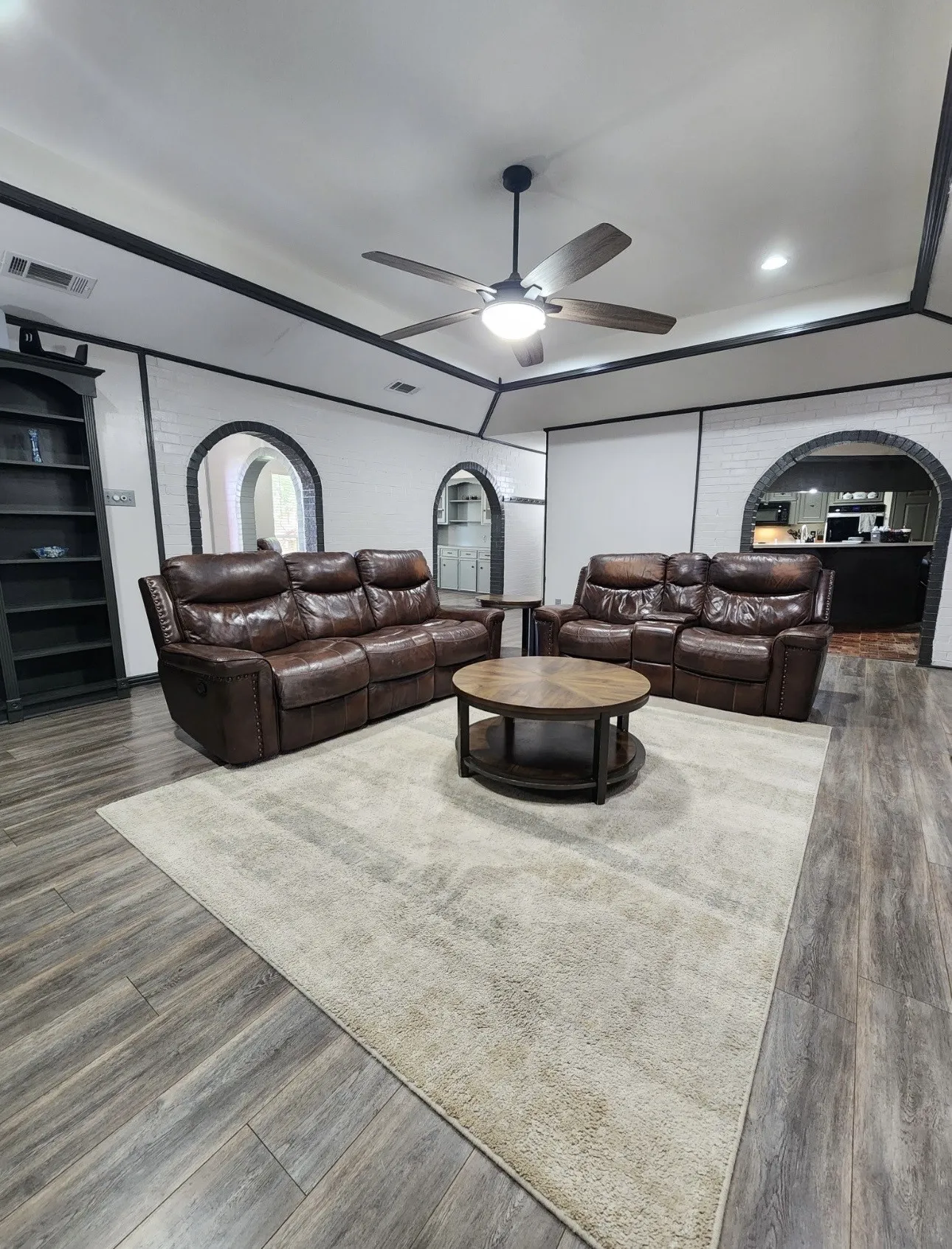 Single Family Residence For Sale in Dallas County , 3217 Colonel Circle, Garland, Texas 75043, 5 Bedroom, 3 Bathroom, 2 Garage spaces, 2,805 Sqft, built in 1972, mls#21332733, Real Estate Agent in Garland, Homes For Sale in Dallas county, Homes For Sale in Garland, Realtor in Garland Texas, Real Estate Brokerage Independent Realty Texas, Luminita Cordes Realtor