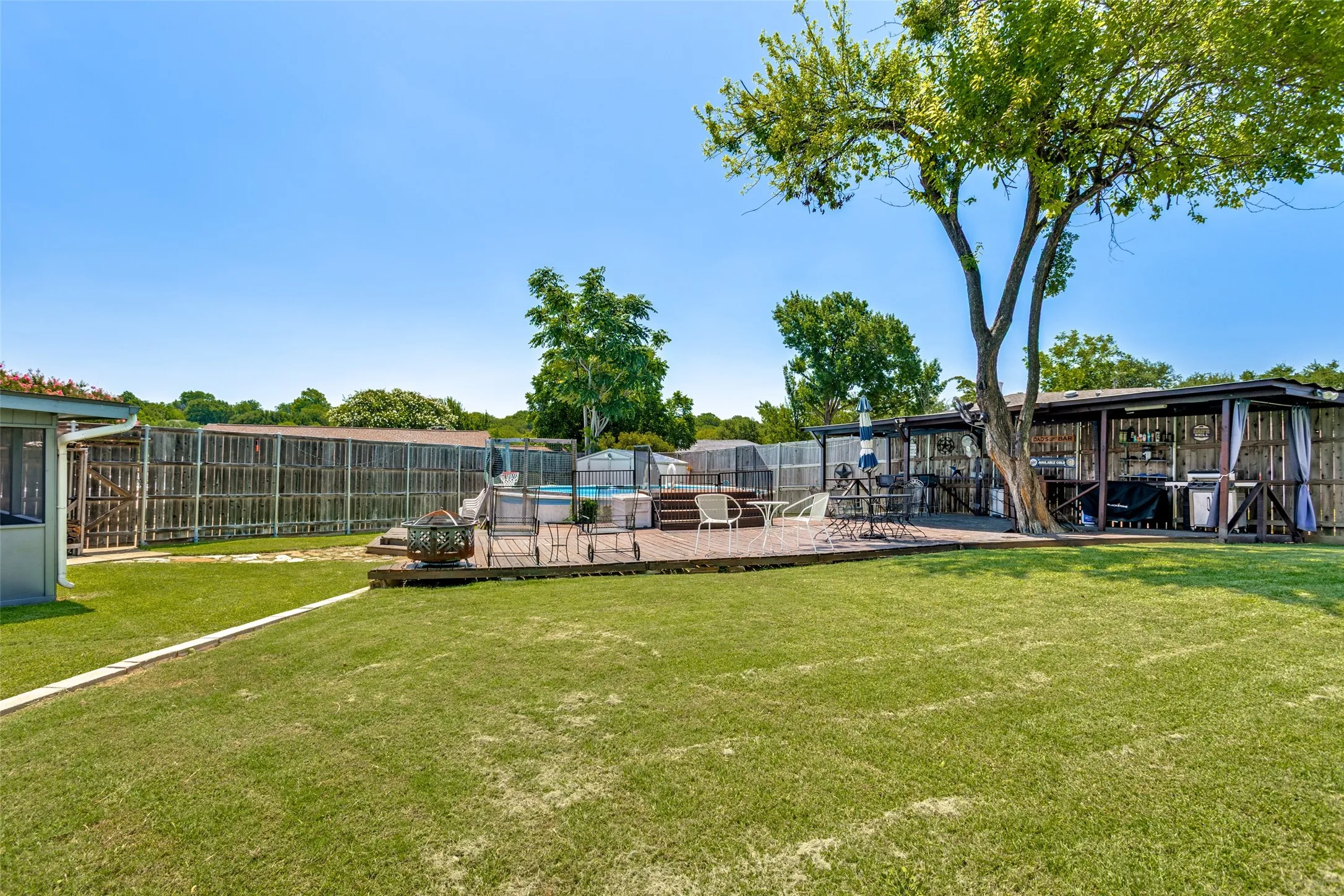 Single Family Residence For Sale in Dallas County , 3217 Colonel Circle, Garland, Texas 75043, 5 Bedroom, 3 Bathroom, 2 Garage spaces, 2,805 Sqft, built in 1972, mls#21332733, Real Estate Agent in Garland, Homes For Sale in Dallas county, Homes For Sale in Garland, Realtor in Garland Texas, Real Estate Brokerage Independent Realty Texas, Luminita Cordes Realtor
