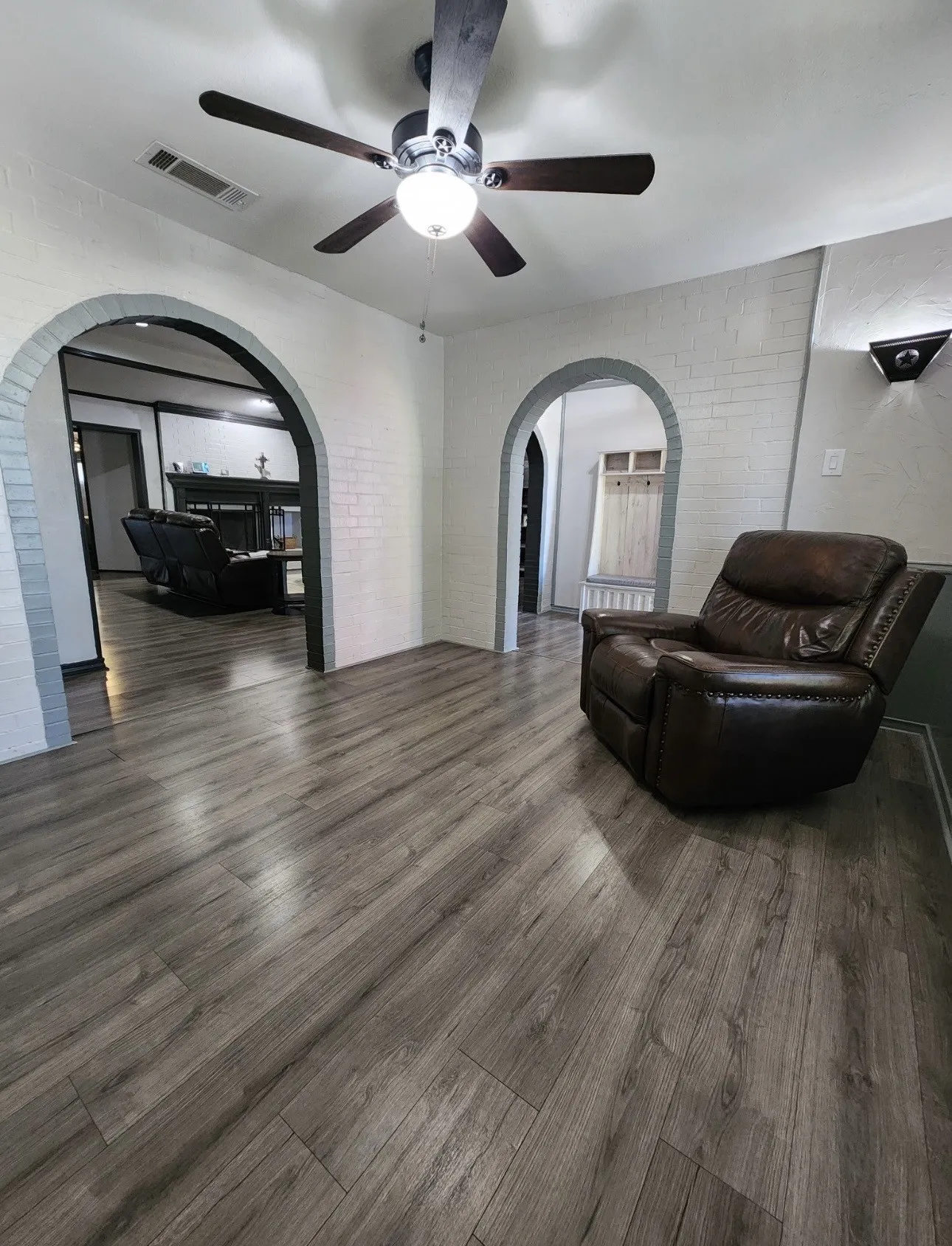 Single Family Residence For Sale in Dallas County , 3217 Colonel Circle, Garland, Texas 75043, 5 Bedroom, 3 Bathroom, 2 Garage spaces, 2,805 Sqft, built in 1972, mls#21332733, Real Estate Agent in Garland, Homes For Sale in Dallas county, Homes For Sale in Garland, Realtor in Garland Texas, Real Estate Brokerage Independent Realty Texas, Luminita Cordes Realtor