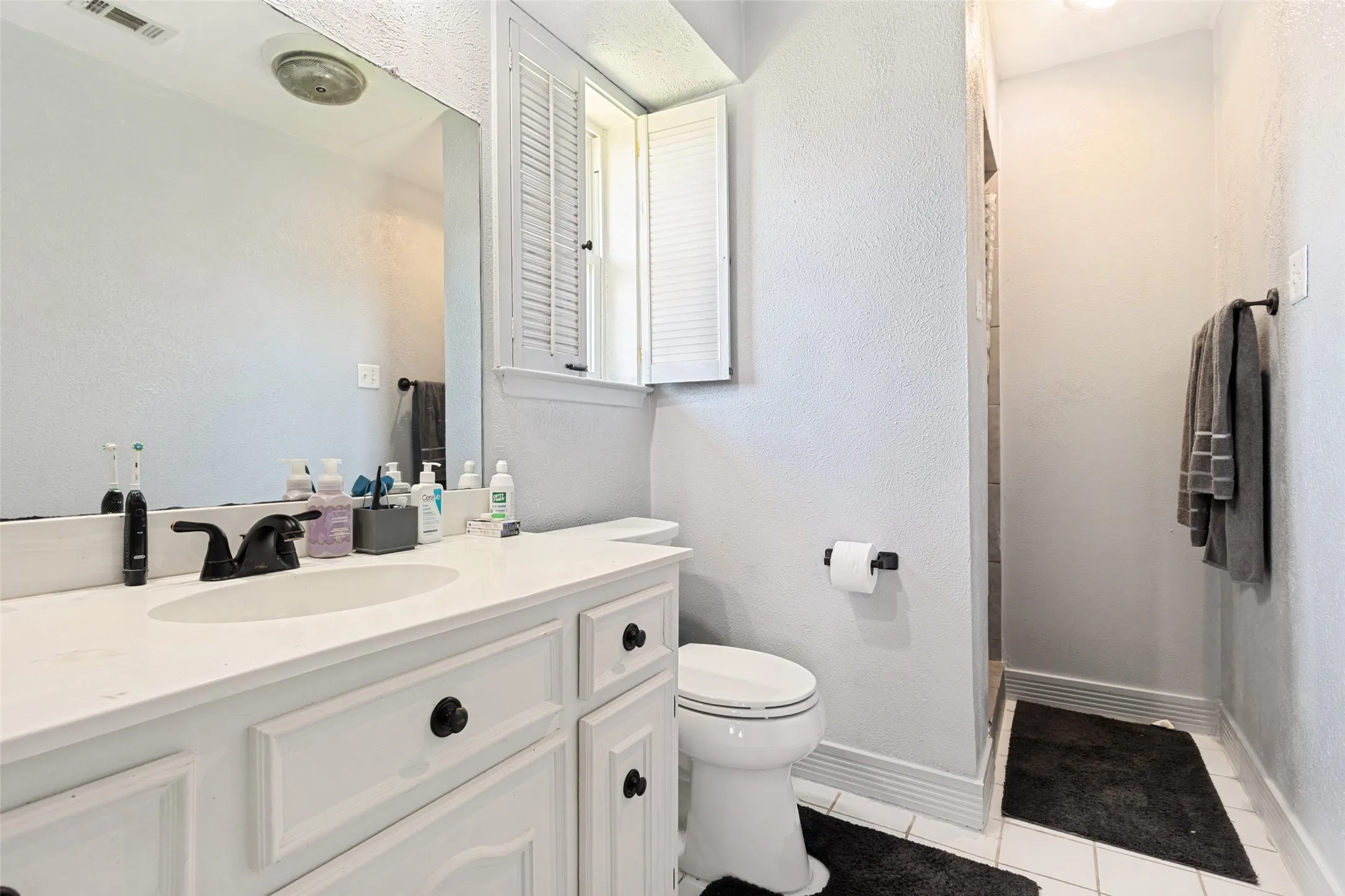 Single Family Residence For Sale in Dallas County , 3217 Colonel Circle, Garland, Texas 75043, 5 Bedroom, 3 Bathroom, 2 Garage spaces, 2,805 Sqft, built in 1972, mls#21332733, Real Estate Agent in Garland, Homes For Sale in Dallas county, Homes For Sale in Garland, Realtor in Garland Texas, Real Estate Brokerage Independent Realty Texas, Luminita Cordes Realtor
