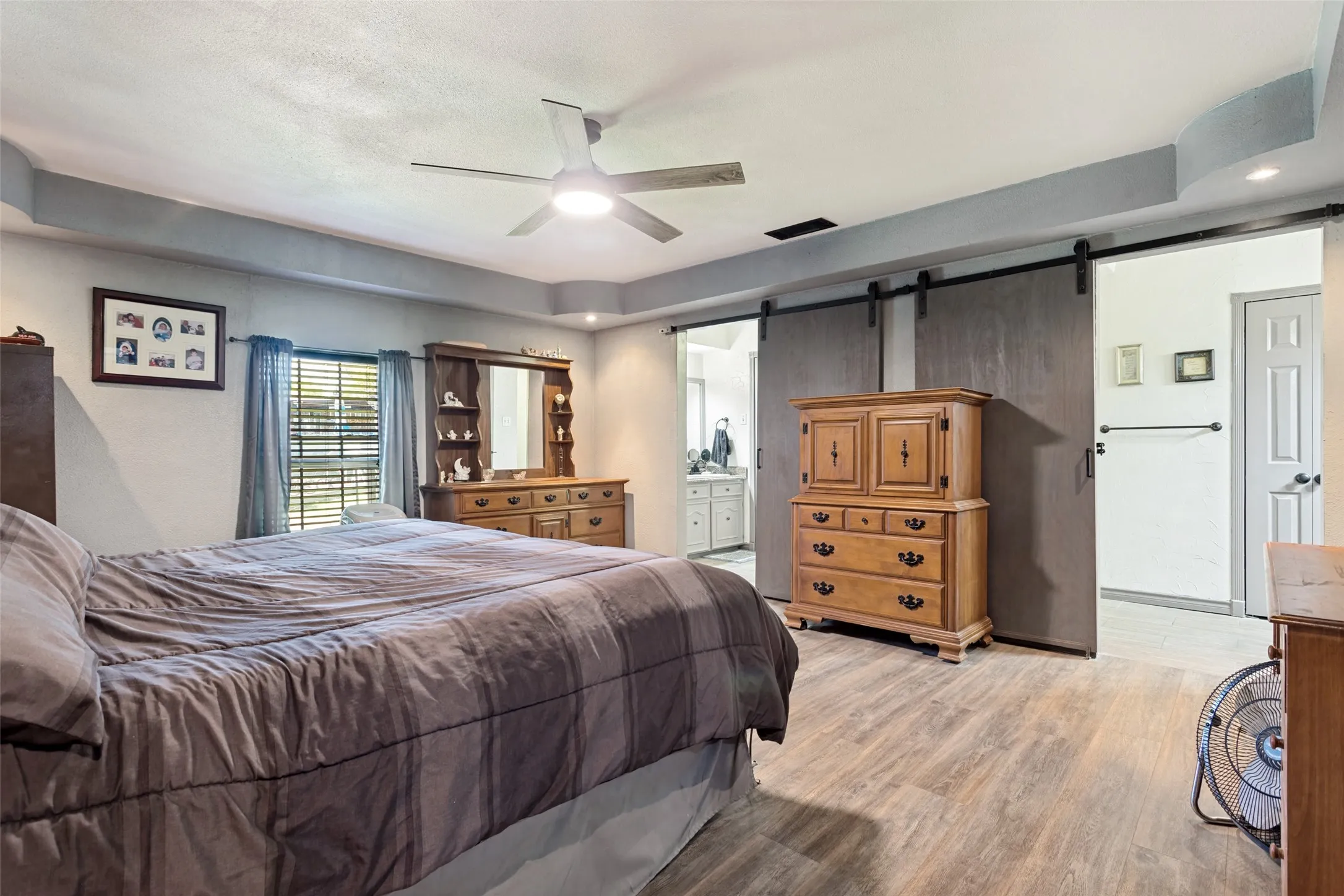 Single Family Residence For Sale in Dallas County , 3217 Colonel Circle, Garland, Texas 75043, 5 Bedroom, 3 Bathroom, 2 Garage spaces, 2,805 Sqft, built in 1972, mls#21332733, Real Estate Agent in Garland, Homes For Sale in Dallas county, Homes For Sale in Garland, Realtor in Garland Texas, Real Estate Brokerage Independent Realty Texas, Luminita Cordes Realtor