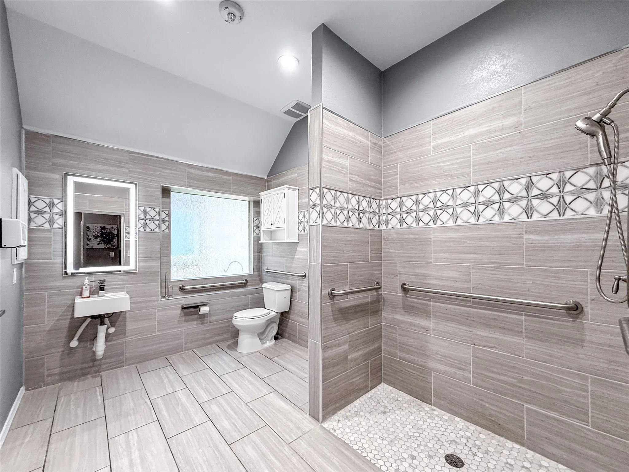 Single Family Residence For Sale in Collin County , 13305 Wimberley Drive, Frisco, Texas 75035, 9 Bedrooms, 4 Bathrooms, Garage spaces, 3,167 Sqft, built in 2010, Price $1,195,000, mls#21333846, Real Estate Agent in Frisco, Homes For Sale in Collin county, Homes For Sale in Frisco, Realtor in Frisco Texas, Real Estate Brokerage Independent Realty Texas, Luminita Cordes Realtor