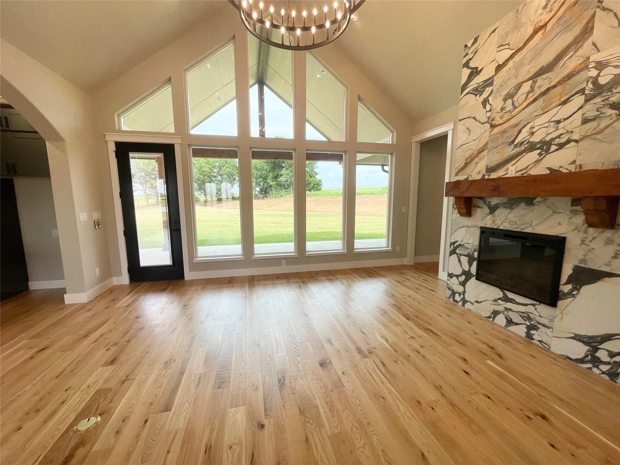 Vaulted ceiling with large picture windows and transoms