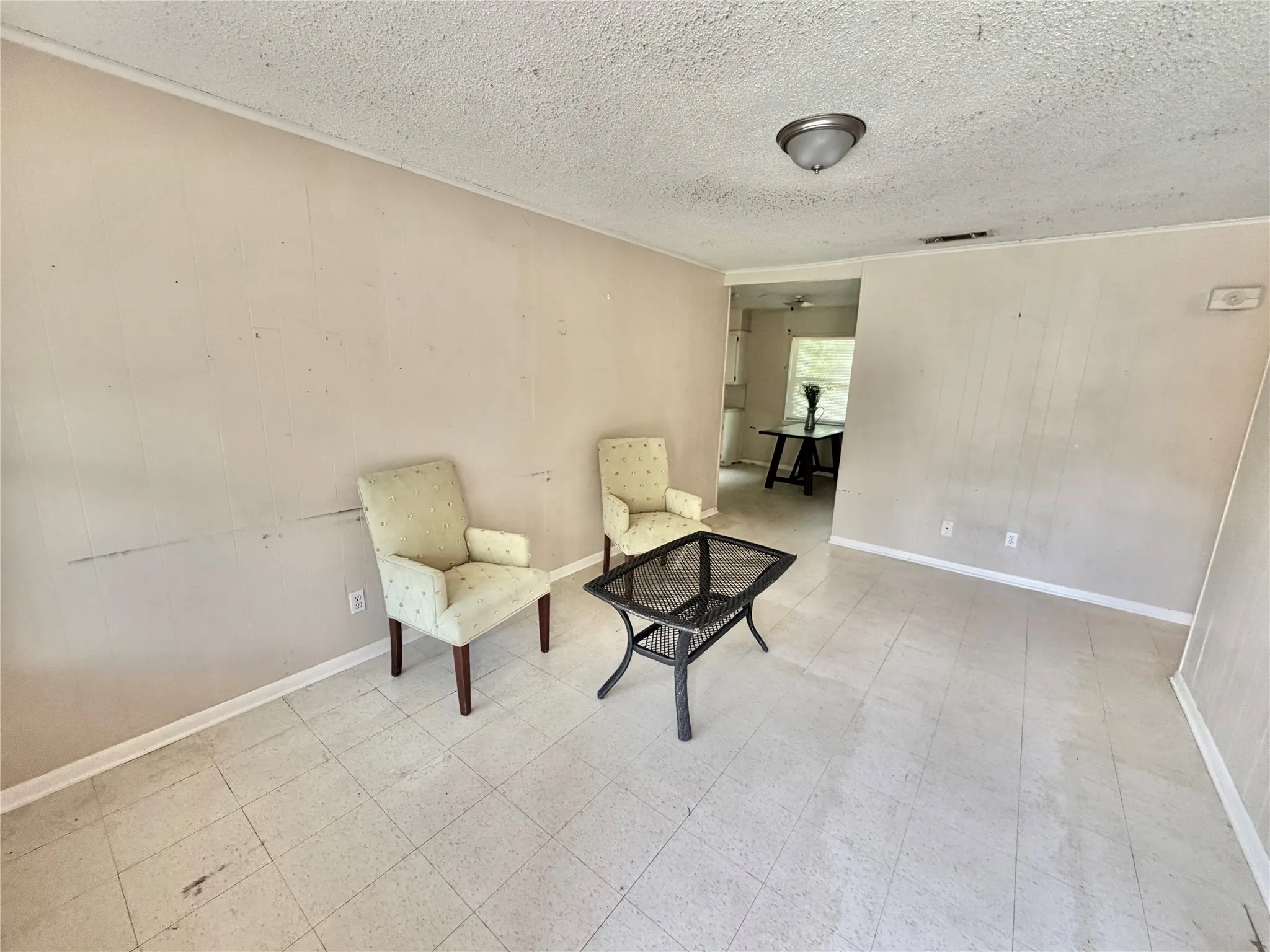 Single Family Residence For Sale in Denton County , 701 Apollo Drive, Denton, Texas 76209, 3 Bedroom, 2 Bathroom, 2 Garage spaces, 1,007 Sqft, built in 1965, mls#21333779, Real Estate Agent in Denton, Homes For Sale in Denton county, Homes For Sale in Denton, Realtor in Denton Texas, Real Estate Brokerage Independent Realty Texas, Luminita Cordes Realtor