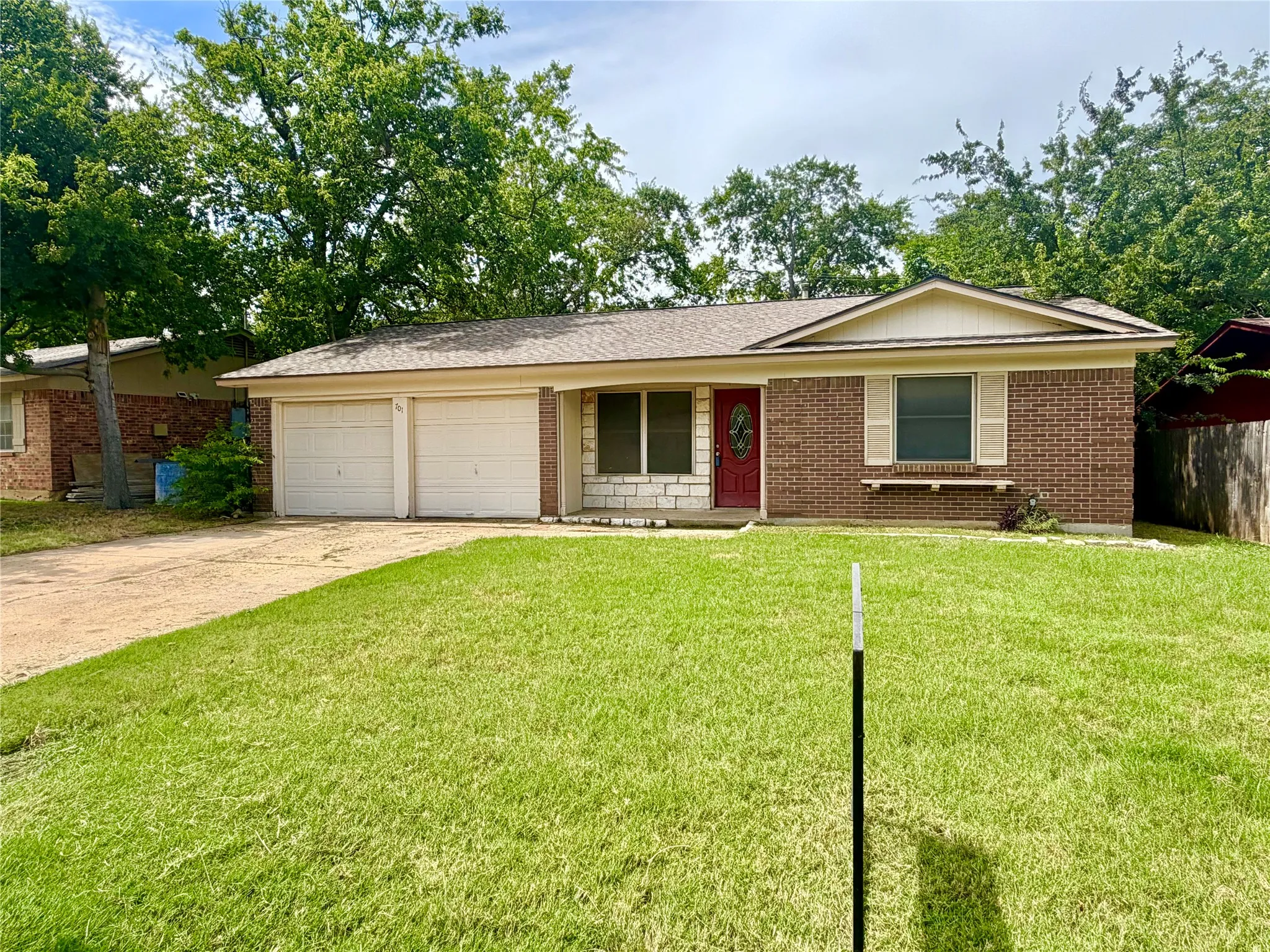 Single Family Residence For Sale in Denton County , 701 Apollo Drive, Denton, Texas 76209, 3 Bedrooms, 2 Bathrooms, 2 Garage spaces, 1,007 Sqft, built in 1965, Price $199,900, mls#21333779, Real Estate Agent in Denton, Homes For Sale in Denton county, Homes For Sale in Denton, Realtor in Denton Texas, Real Estate Brokerage Independent Realty Texas, Luminita Cordes Realtor