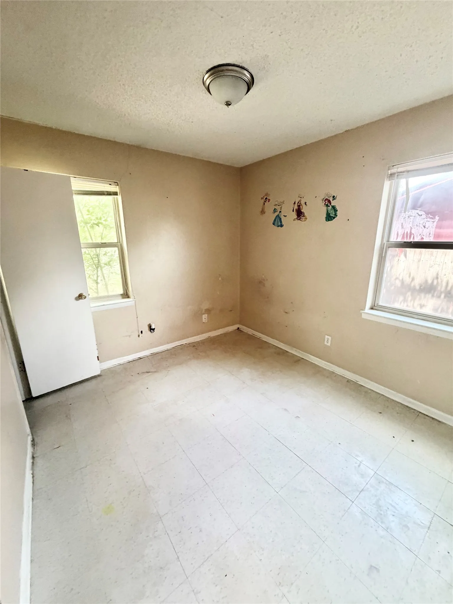 Single Family Residence For Sale in Denton County , 701 Apollo Drive, Denton, Texas 76209, 3 Bedroom, 2 Bathroom, 2 Garage spaces, 1,007 Sqft, built in 1965, mls#21333779, Real Estate Agent in Denton, Homes For Sale in Denton county, Homes For Sale in Denton, Realtor in Denton Texas, Real Estate Brokerage Independent Realty Texas, Luminita Cordes Realtor