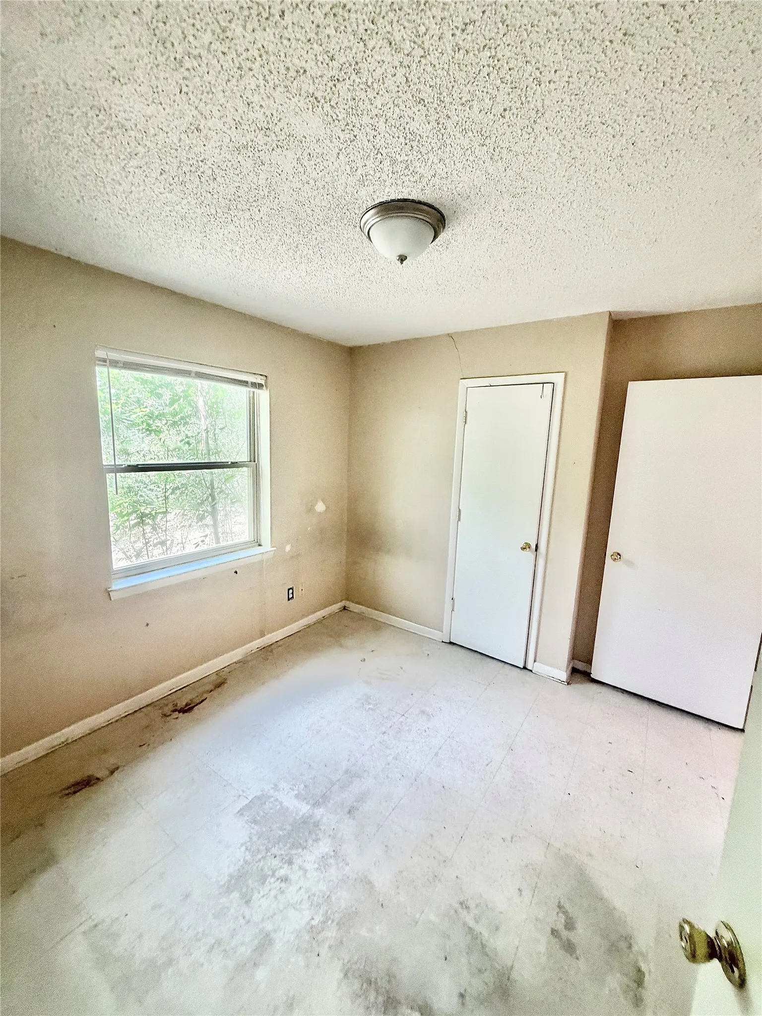 Single Family Residence For Sale in Denton County , 701 Apollo Drive, Denton, Texas 76209, 3 Bedroom, 2 Bathroom, 2 Garage spaces, 1,007 Sqft, built in 1965, mls#21333779, Real Estate Agent in Denton, Homes For Sale in Denton county, Homes For Sale in Denton, Realtor in Denton Texas, Real Estate Brokerage Independent Realty Texas, Luminita Cordes Realtor