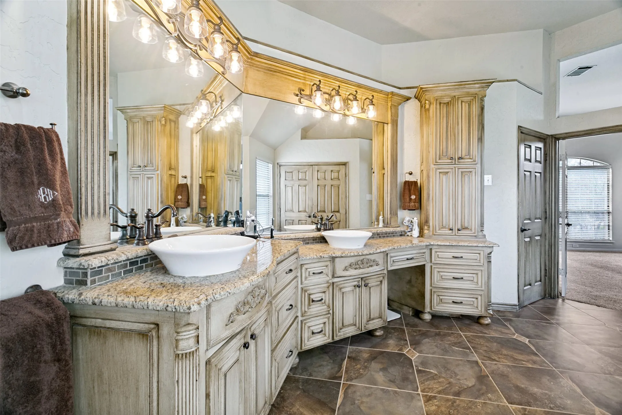 Single Family Residence For Sale in Tarrant County , 2307 Still Point Lane, Colleyville, Texas 76034, 4 Bedroom, 4 Bathroom, 2 Garage spaces, 3,676 Sqft, built in 1997, mls#21329841, Real Estate Agent in Colleyville, Homes For Sale in Tarrant county, Homes For Sale in Colleyville, Realtor in Colleyville Texas, Real Estate Brokerage Independent Realty Texas, Luminita Cordes Realtor