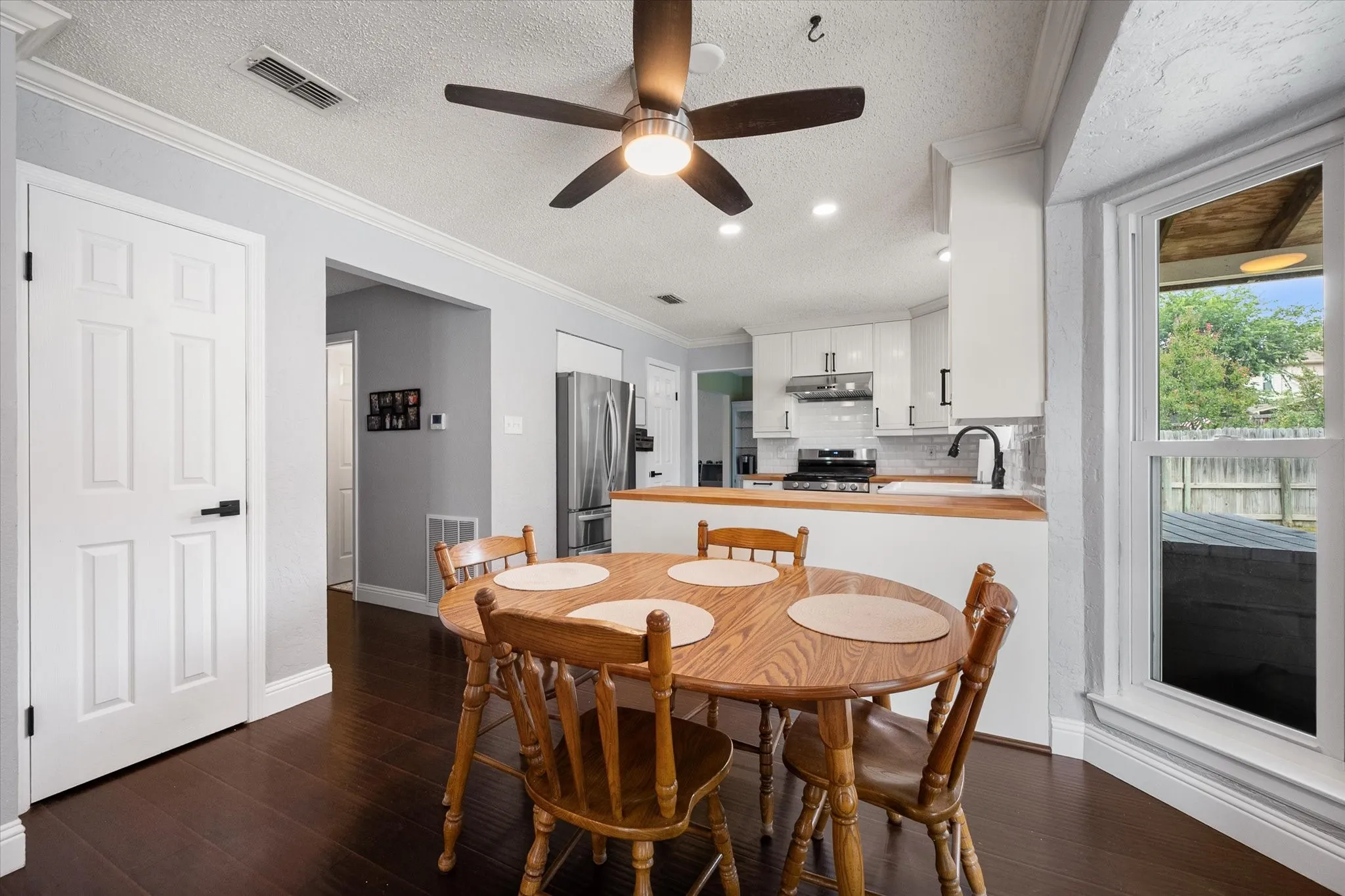 Single Family Residence For Sale in Tarrant County , 7508 Los Padres Trail, Fort Worth, Texas 76137, 3 Bedroom, 3 Bathroom, 2 Garage spaces, 1,974 Sqft, built in 1989, mls#21330077, Real Estate Agent in Fort Worth, Homes For Sale in Tarrant county, Homes For Sale in Fort Worth, Realtor in Fort Worth Texas, Real Estate Brokerage Independent Realty Texas, Luminita Cordes Realtor