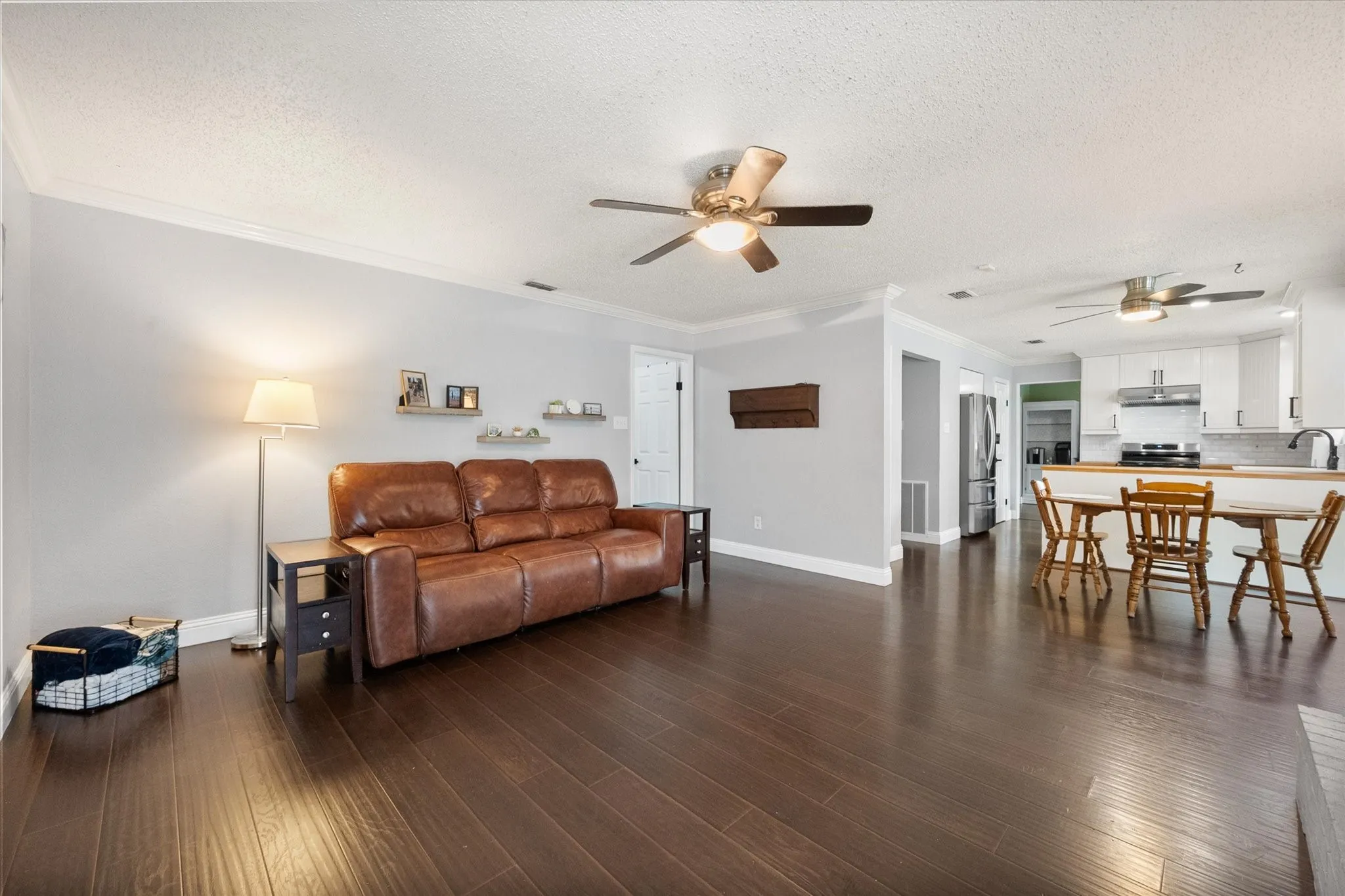 Single Family Residence For Sale in Tarrant County , 7508 Los Padres Trail, Fort Worth, Texas 76137, 3 Bedroom, 3 Bathroom, 2 Garage spaces, 1,974 Sqft, built in 1989, mls#21330077, Real Estate Agent in Fort Worth, Homes For Sale in Tarrant county, Homes For Sale in Fort Worth, Realtor in Fort Worth Texas, Real Estate Brokerage Independent Realty Texas, Luminita Cordes Realtor