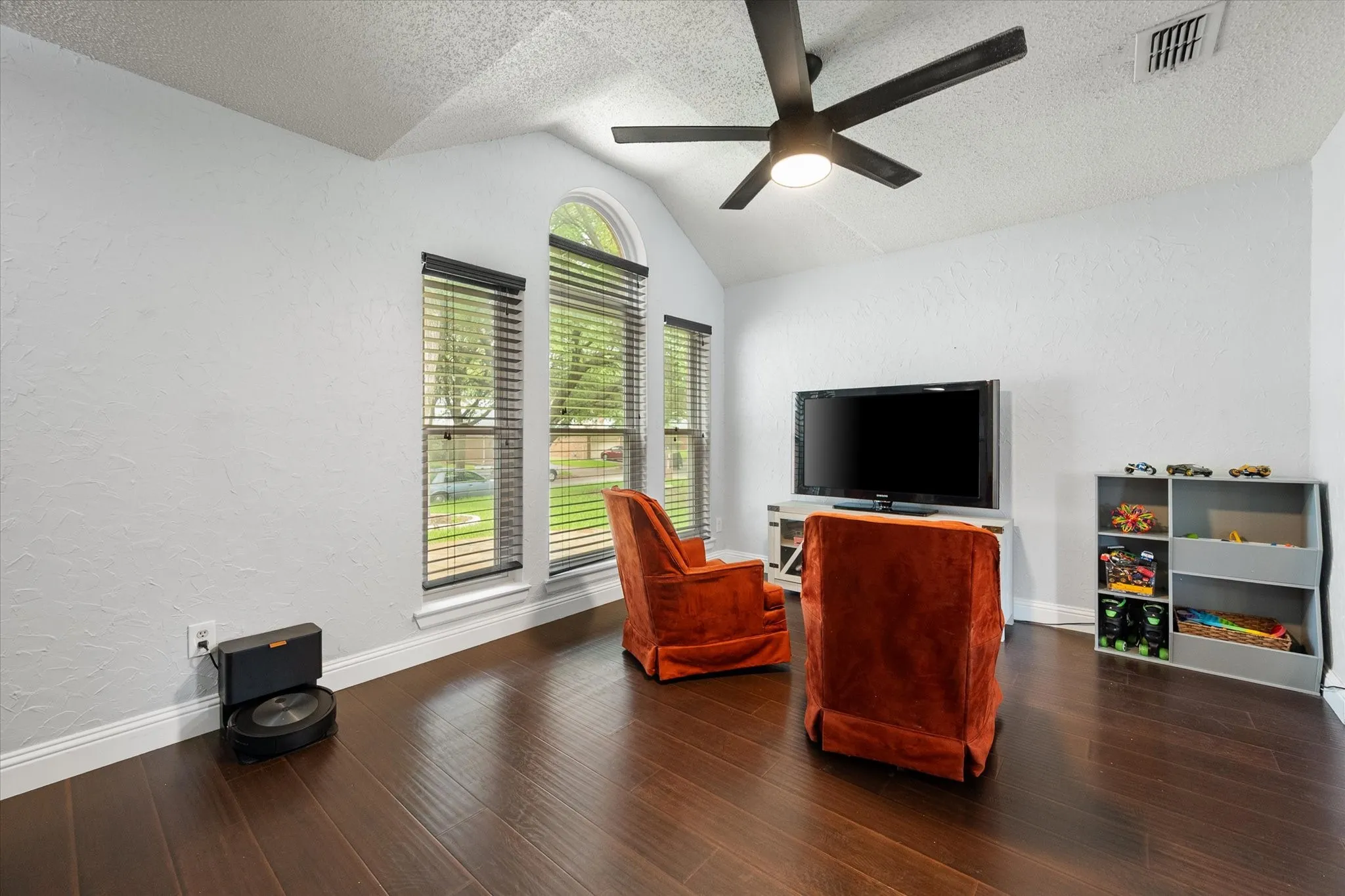 Single Family Residence For Sale in Tarrant County , 7508 Los Padres Trail, Fort Worth, Texas 76137, 3 Bedroom, 3 Bathroom, 2 Garage spaces, 1,974 Sqft, built in 1989, mls#21330077, Real Estate Agent in Fort Worth, Homes For Sale in Tarrant county, Homes For Sale in Fort Worth, Realtor in Fort Worth Texas, Real Estate Brokerage Independent Realty Texas, Luminita Cordes Realtor