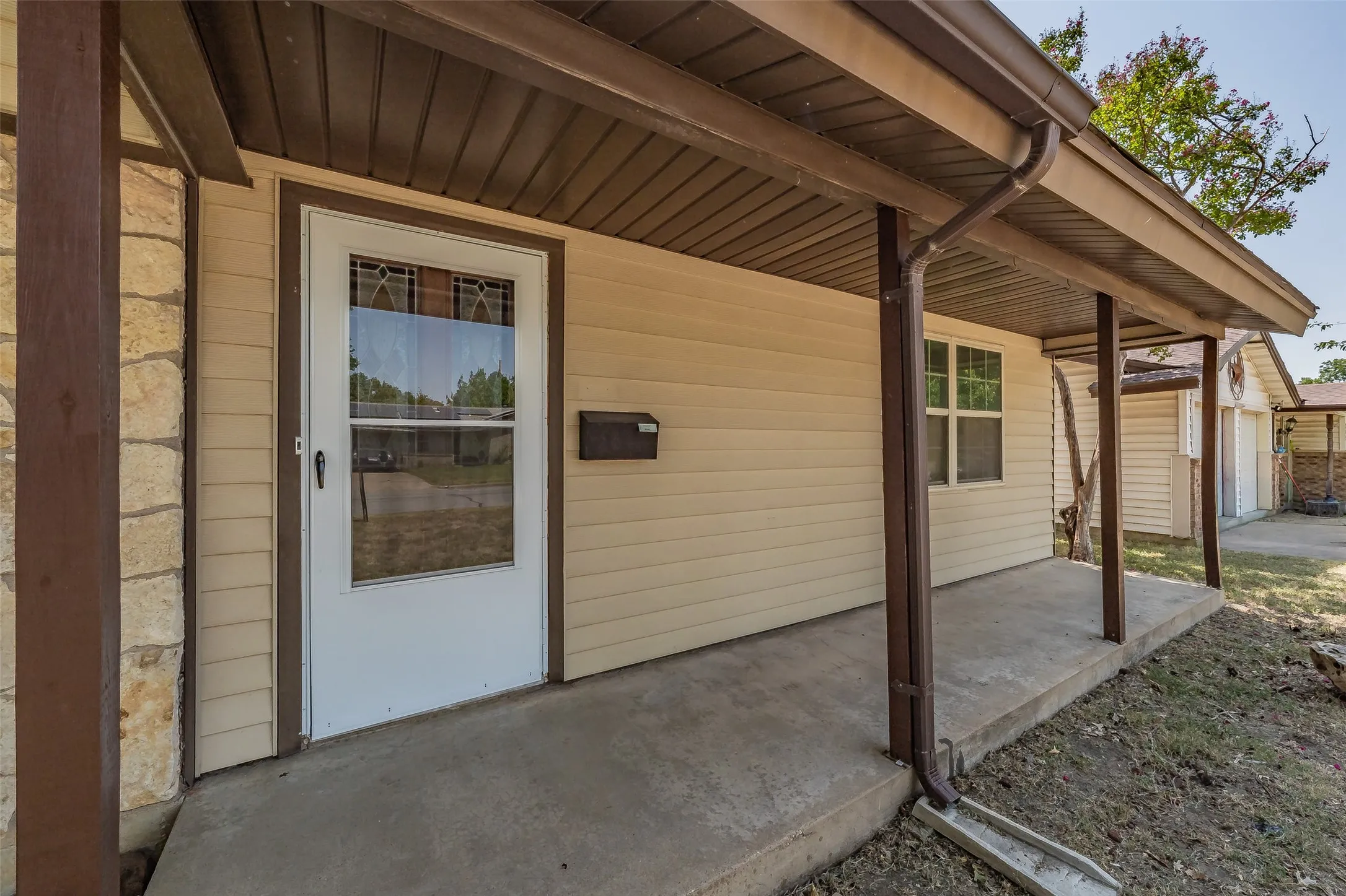 Single Family Residence For Sale in Tarrant County , 245 Pimlico Way, Saginaw, Texas 76179, 3 Bedroom, 2 Bathroom, 2 Garage spaces, 1,558 Sqft, built in 1966, mls#21333855, Real Estate Agent in Saginaw, Homes For Sale in Tarrant county, Homes For Sale in Saginaw, Realtor in Saginaw Texas, Real Estate Brokerage Independent Realty Texas, Luminita Cordes Realtor